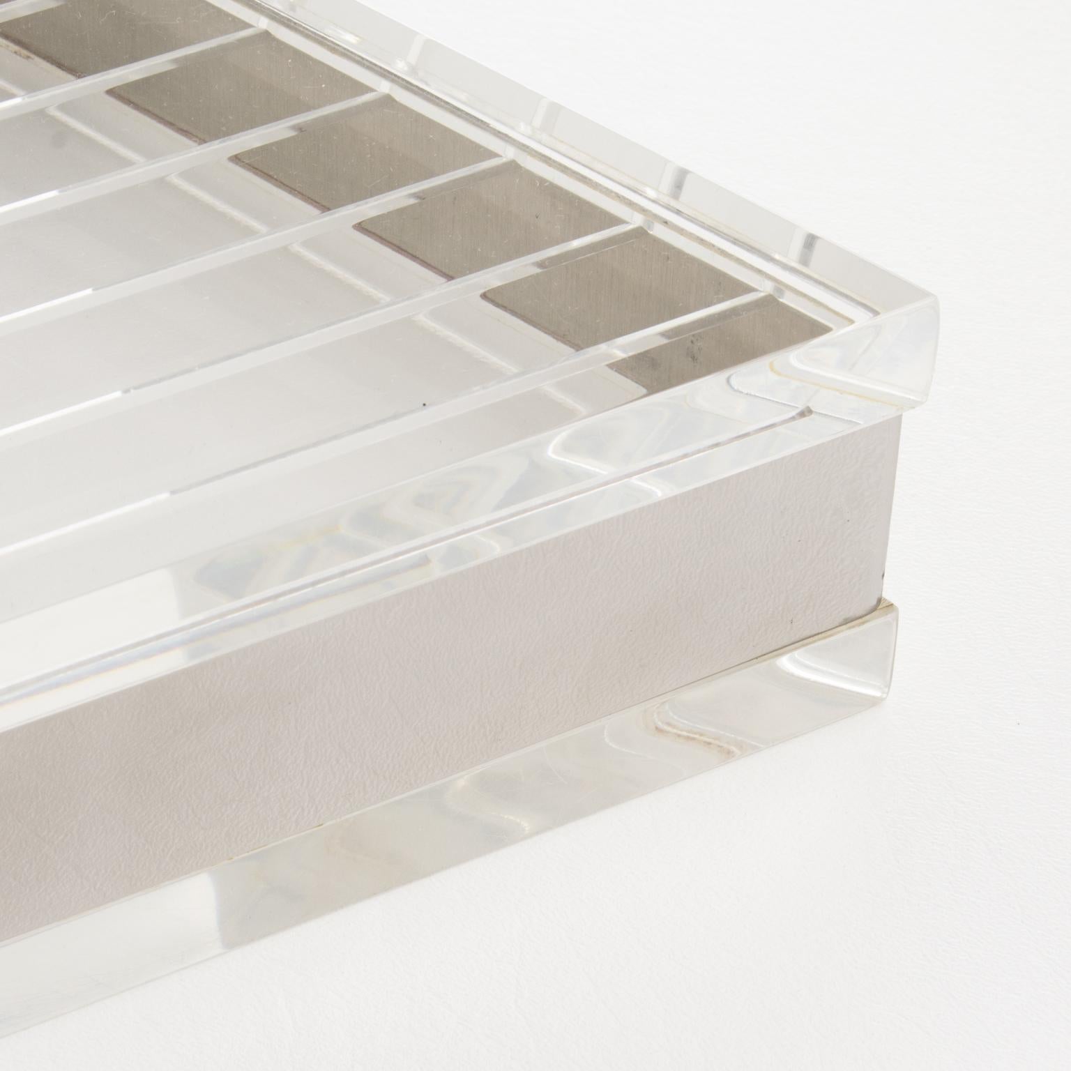 Caja decorativa modernista geométrica de lucita y cromo, Francia circa 1970 Metal en venta