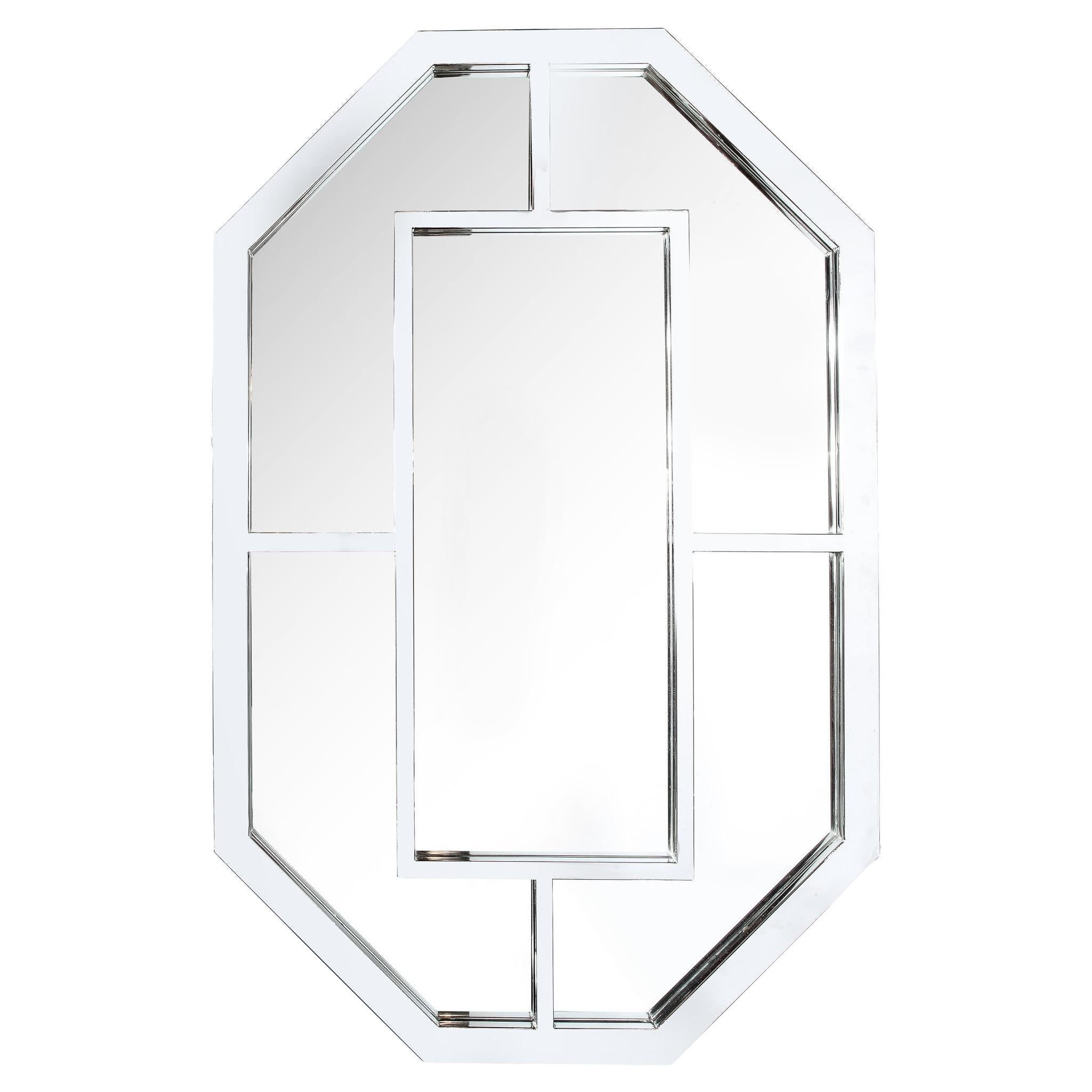 Miroir octogonal géométrique moderniste en forme de bouclier avec détails chromés