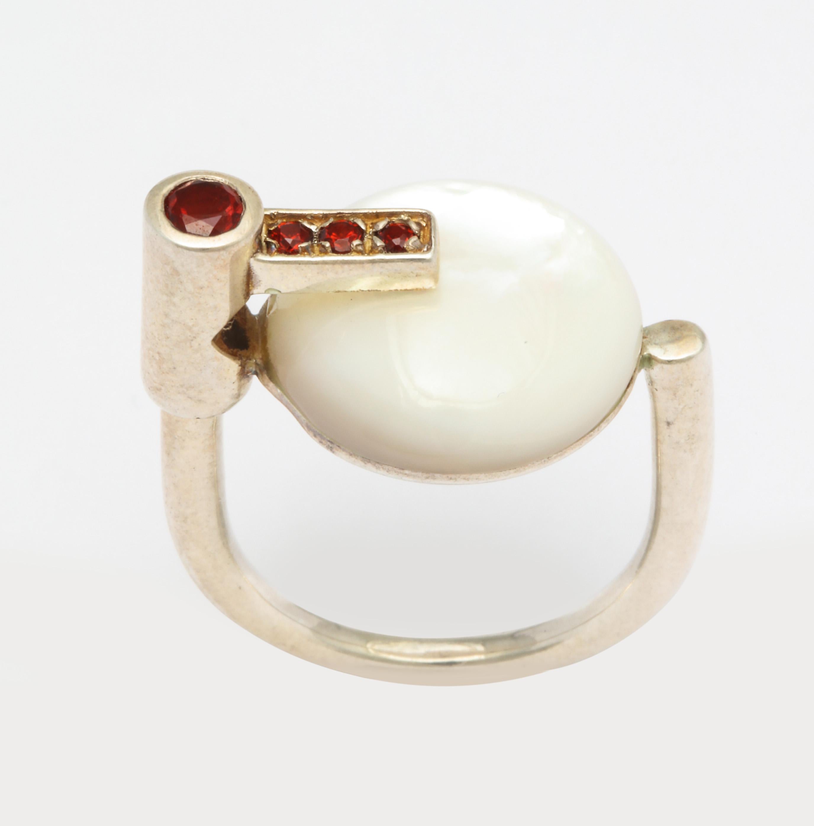 Modernist German Mother of Pearl and Garnet Silver Ring For Sale 1