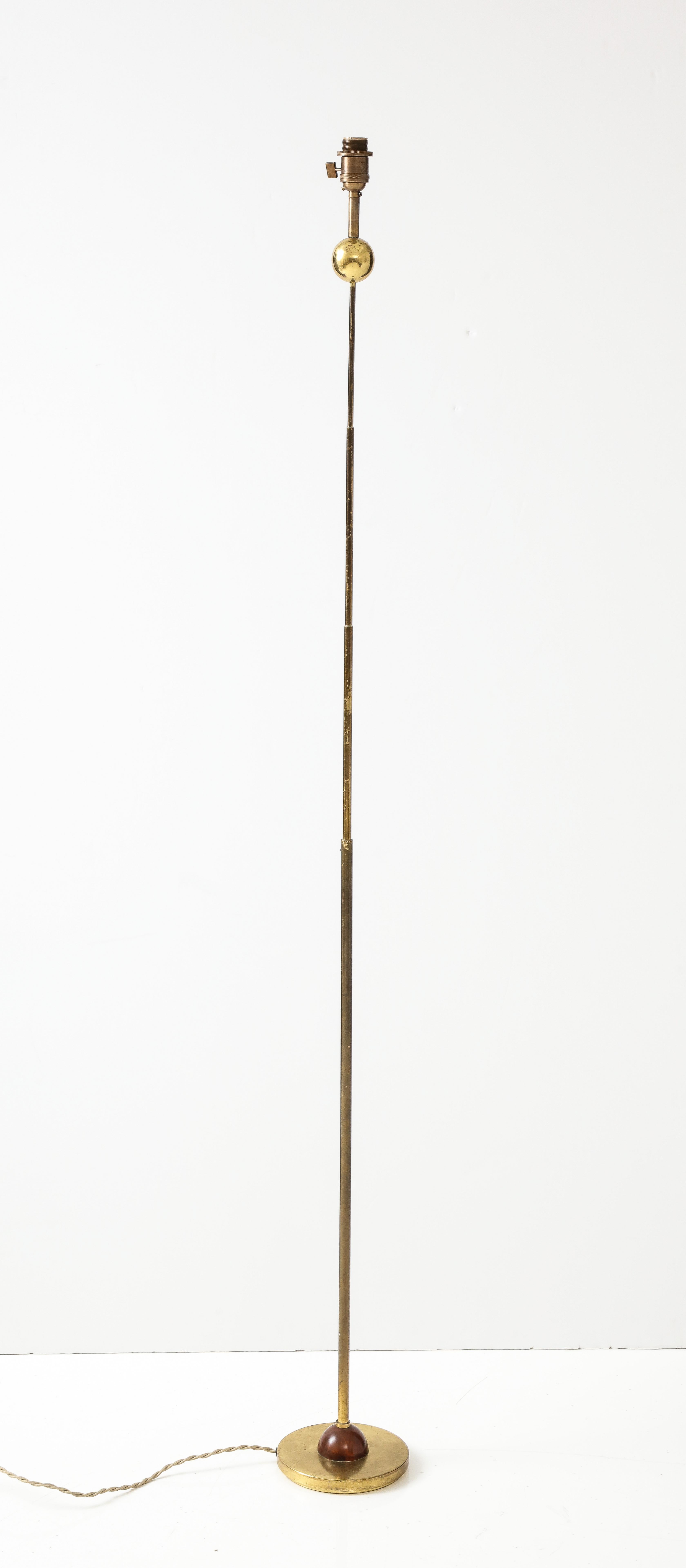 Modernistische Stehlampe aus vergoldeter Bronze mit Kupferakzenten, Italien 1980er Jahre im Zustand „Relativ gut“ im Angebot in New York, NY