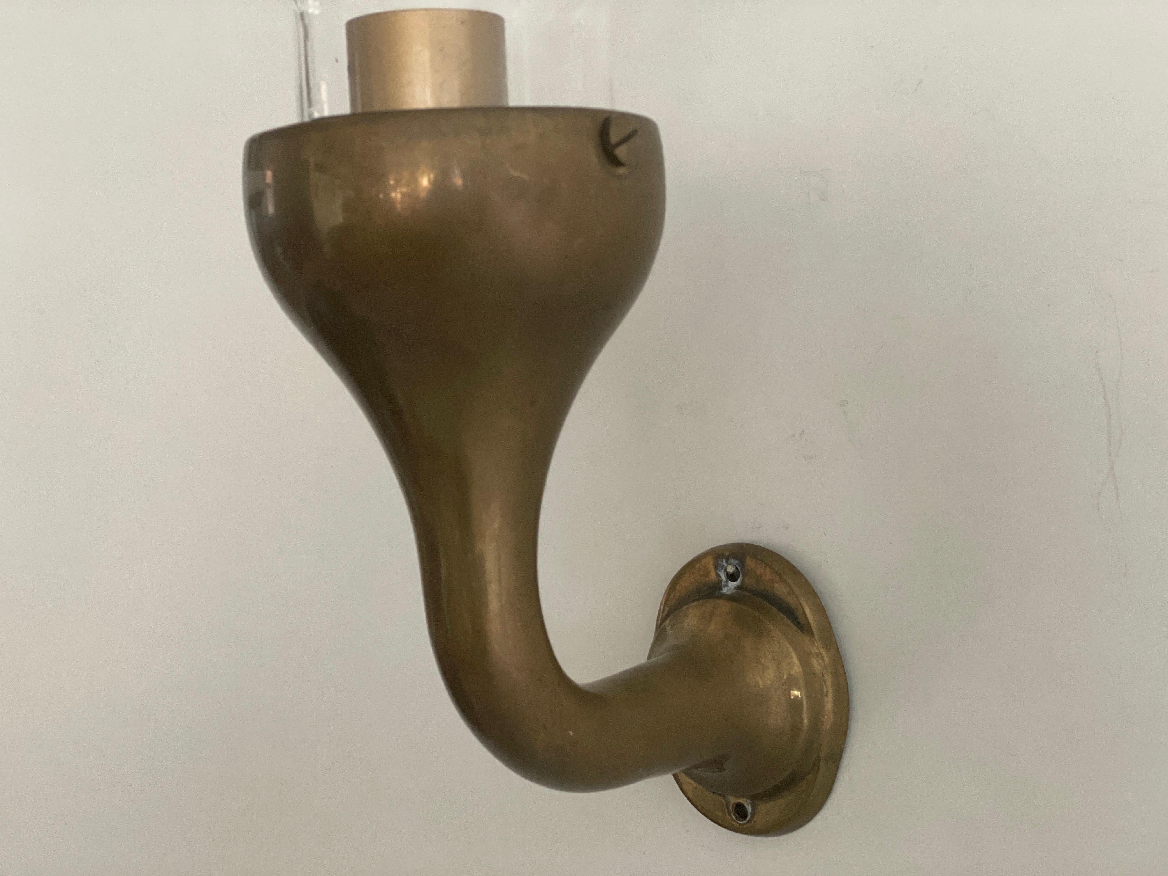 Modernist Glass and Bronze Body Pair of Sconces, 1960s, Italy en venta 4