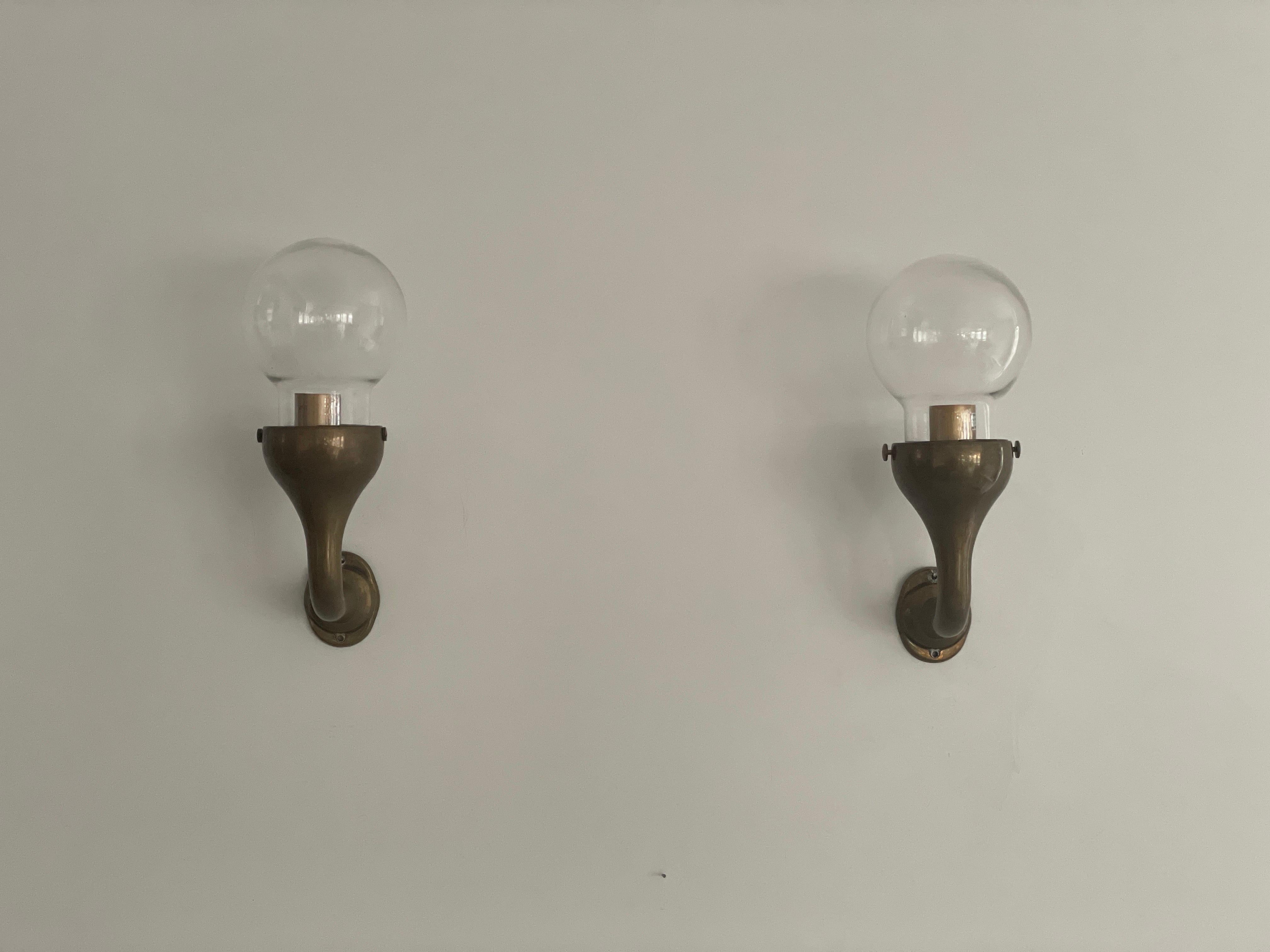 Modernist Glass and Bronze Body Pair of Sconces, 1960s, Italy Moderno de mediados de siglo en venta