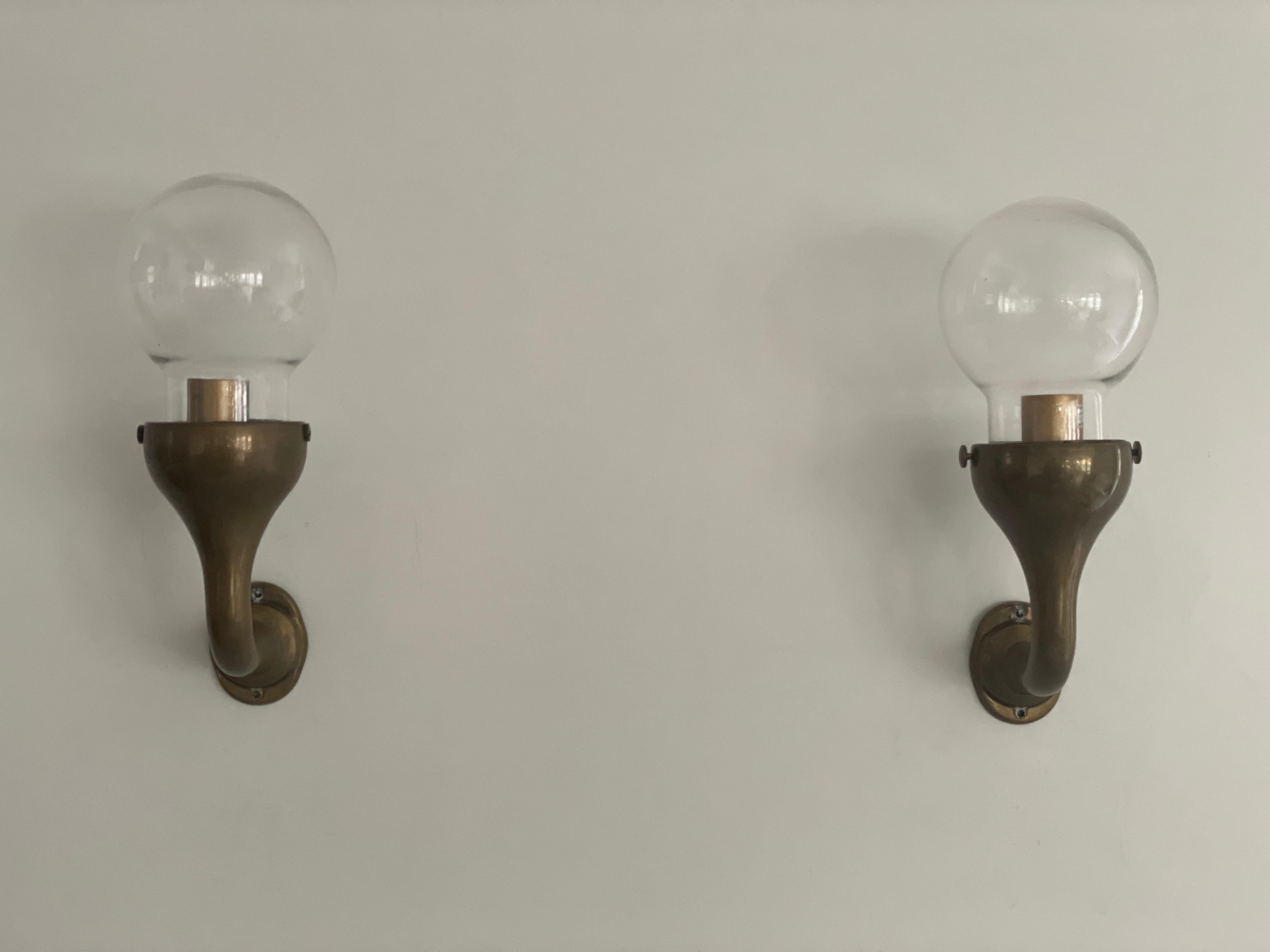 Modernist Glass and Bronze Body Pair of Sconces, 1960s, Italy Italiano en venta