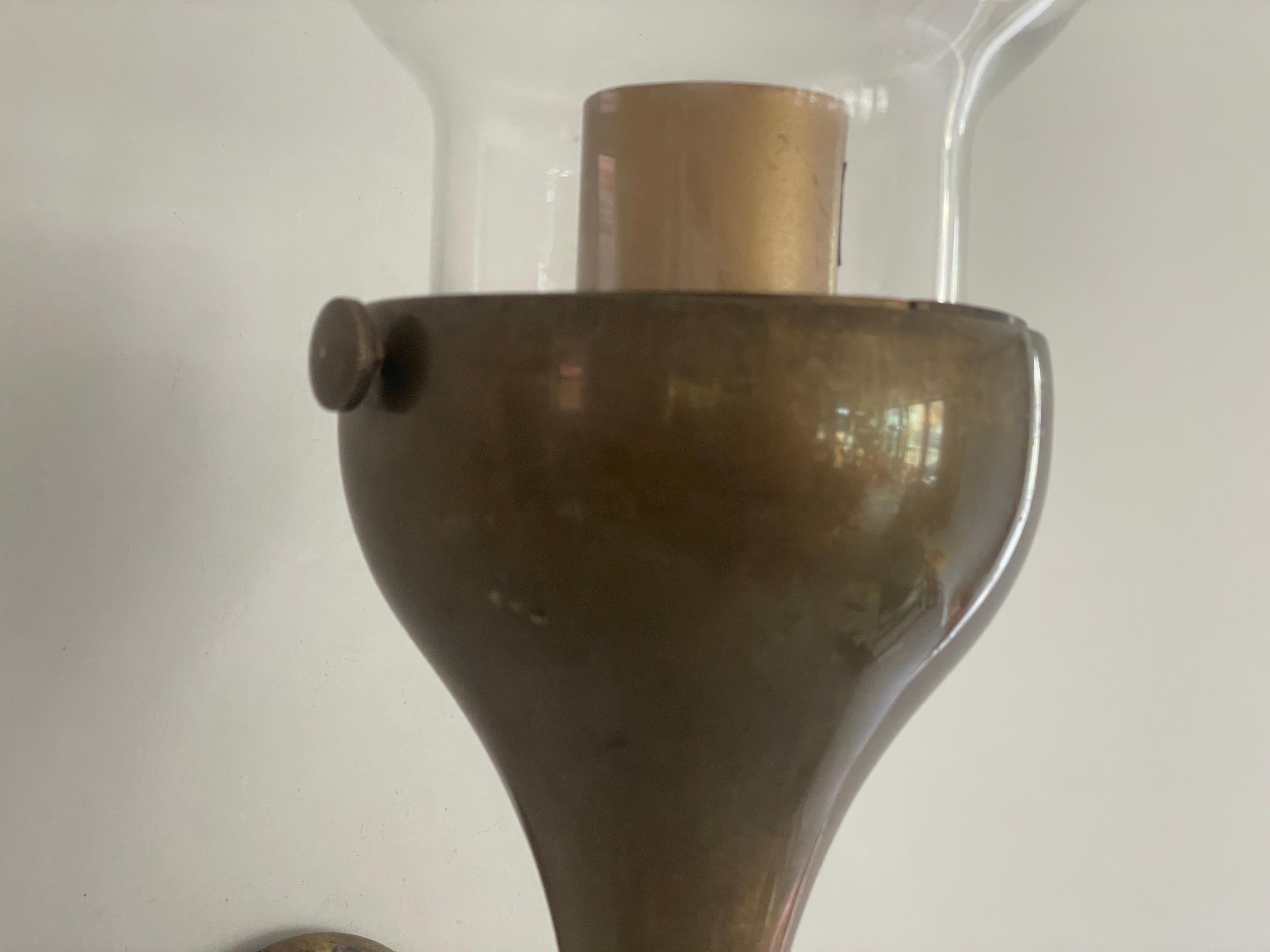 Modernist Glass and Bronze Body Pair of Sconces, 1960s, Italy Bronce en venta