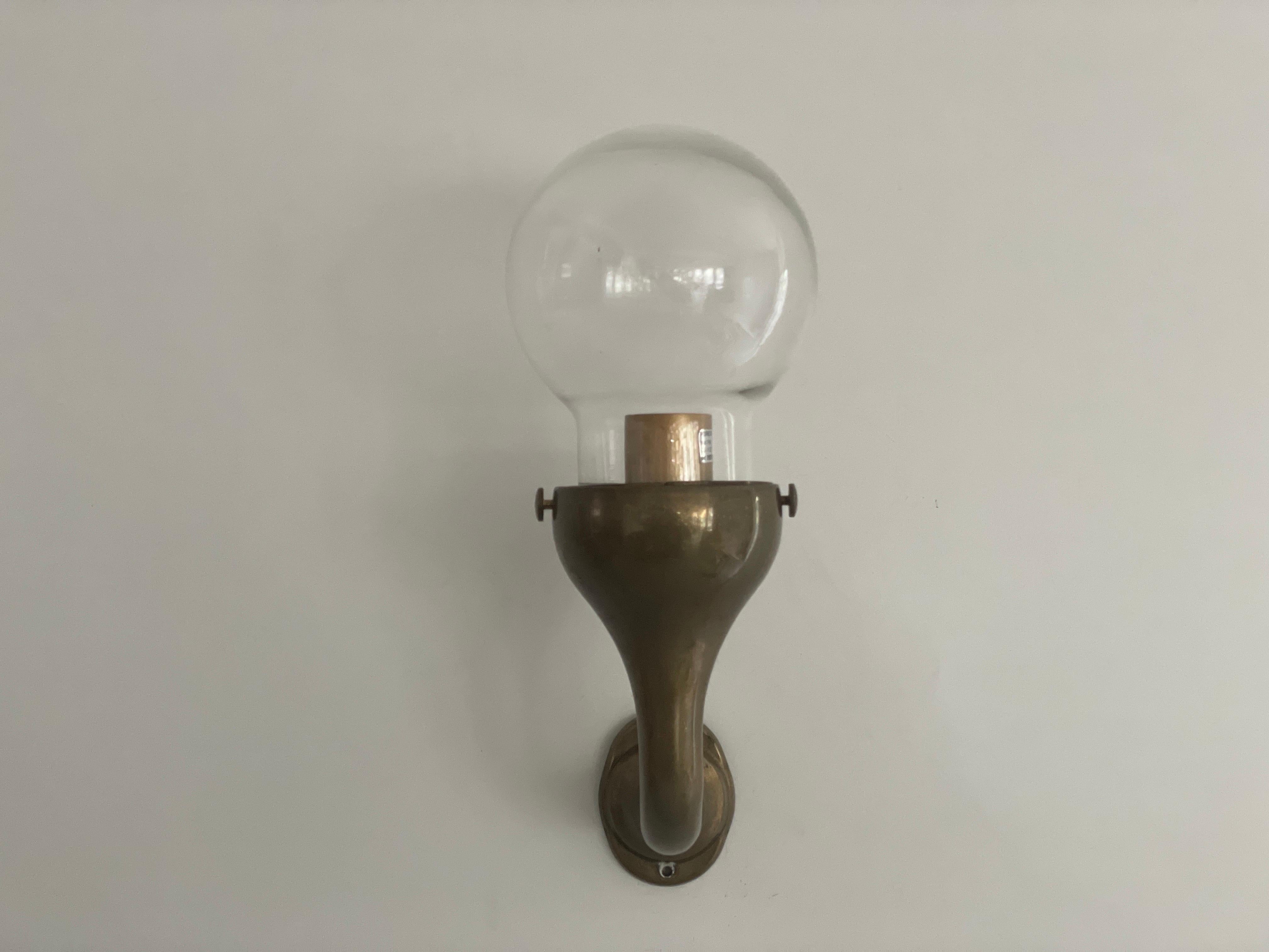 Modernist Glass and Bronze Body Pair of Sconces, 1960s, Italy en venta 2