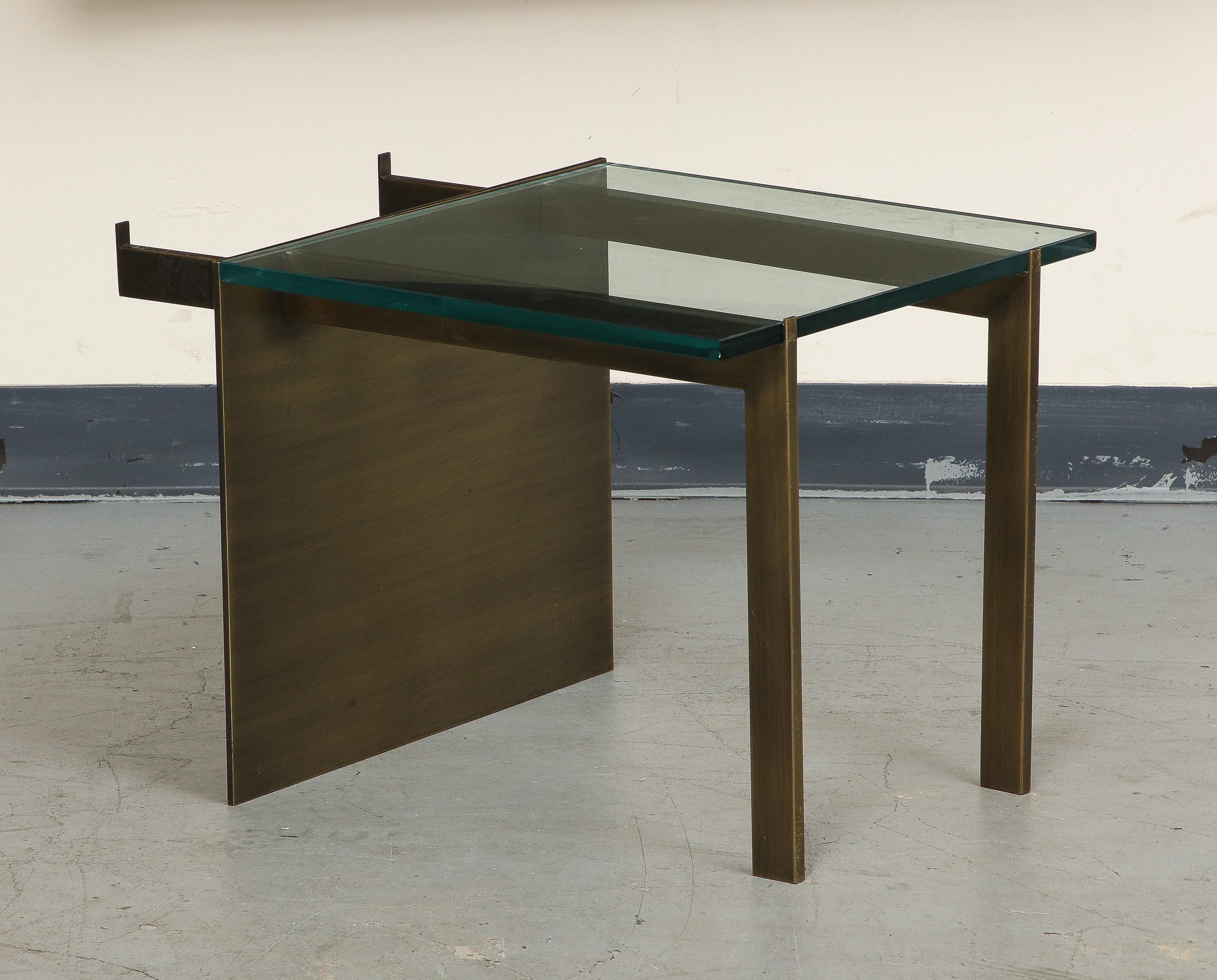 Table basse moderniste en verre et bronze Bon état - En vente à Chicago, IL