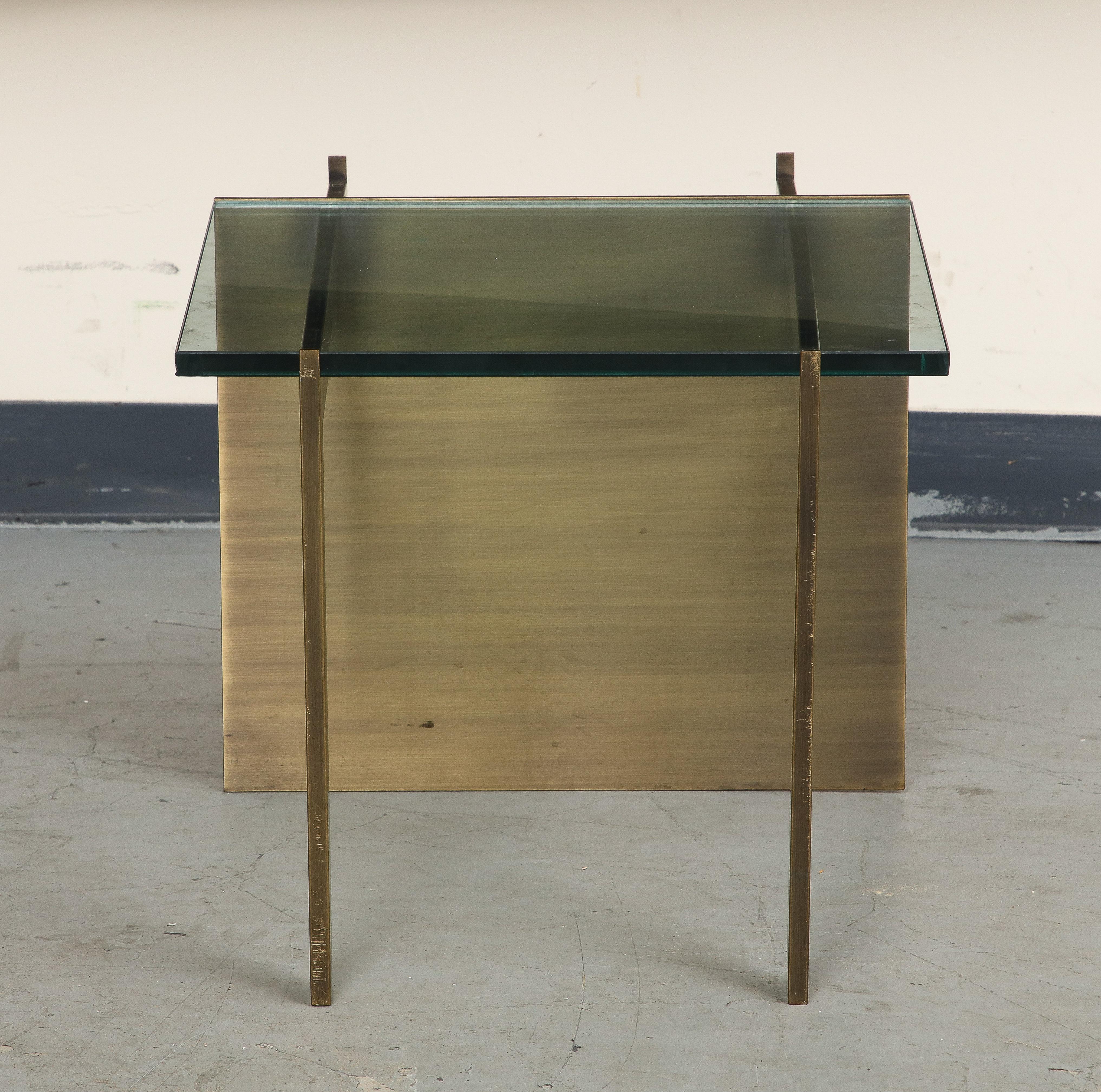 Table basse moderniste en verre et bronze en vente 1