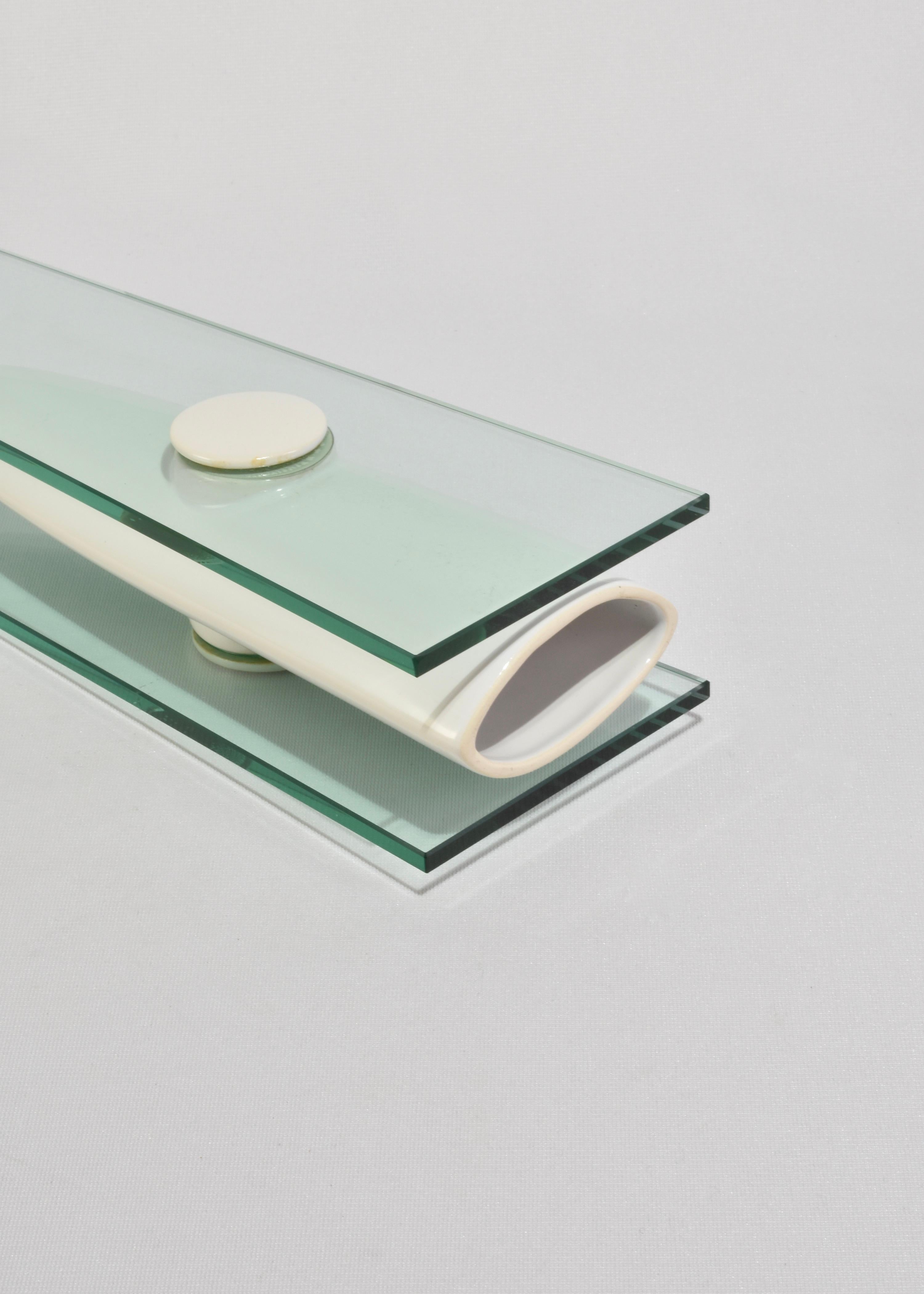 Modernistische Vase aus Glas und Keramik im Zustand „Gut“ im Angebot in Richmond, VA