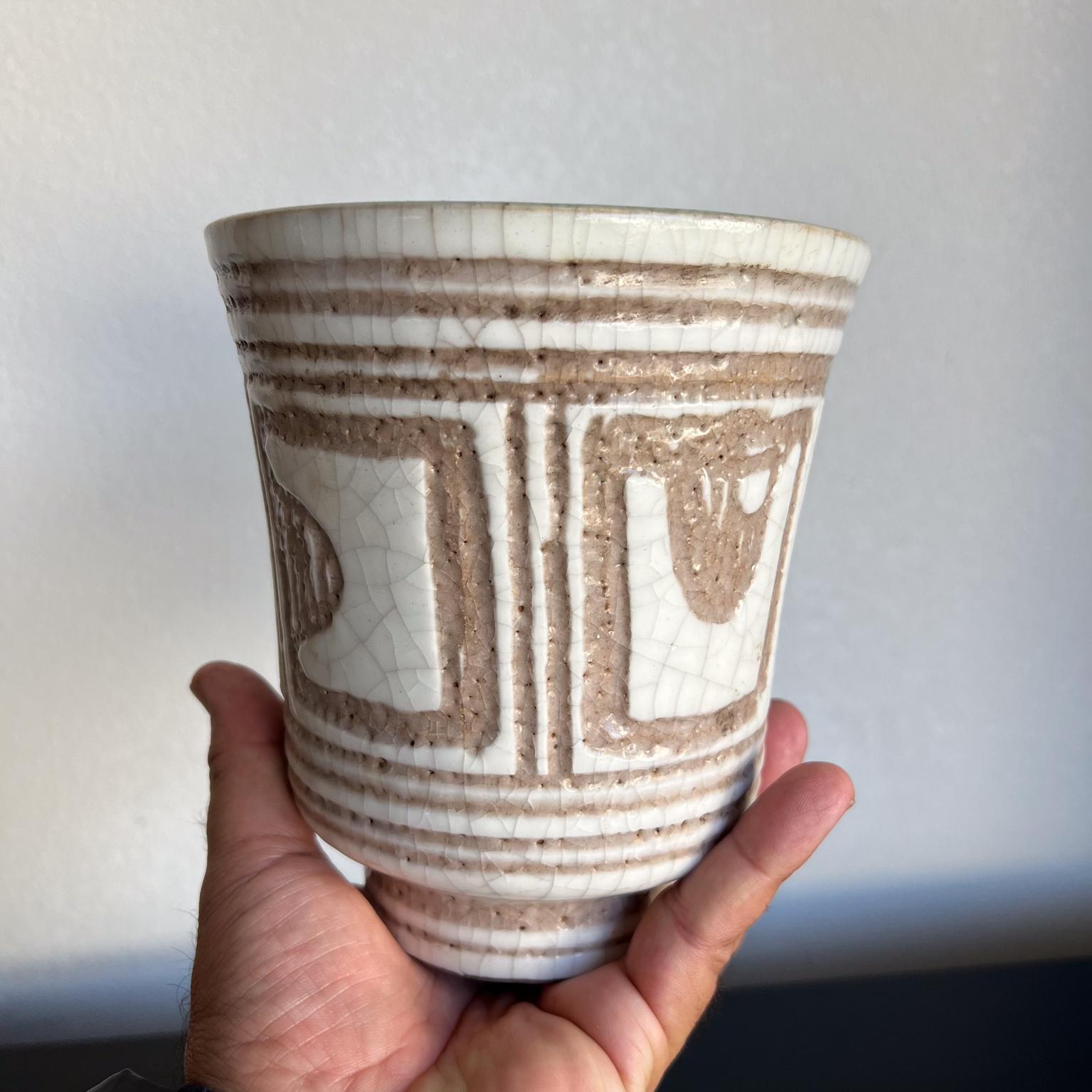 Vaso Modernista Italiano in ceramica d'arte smaltata Piccolo vaso da fioriera in vendita 5