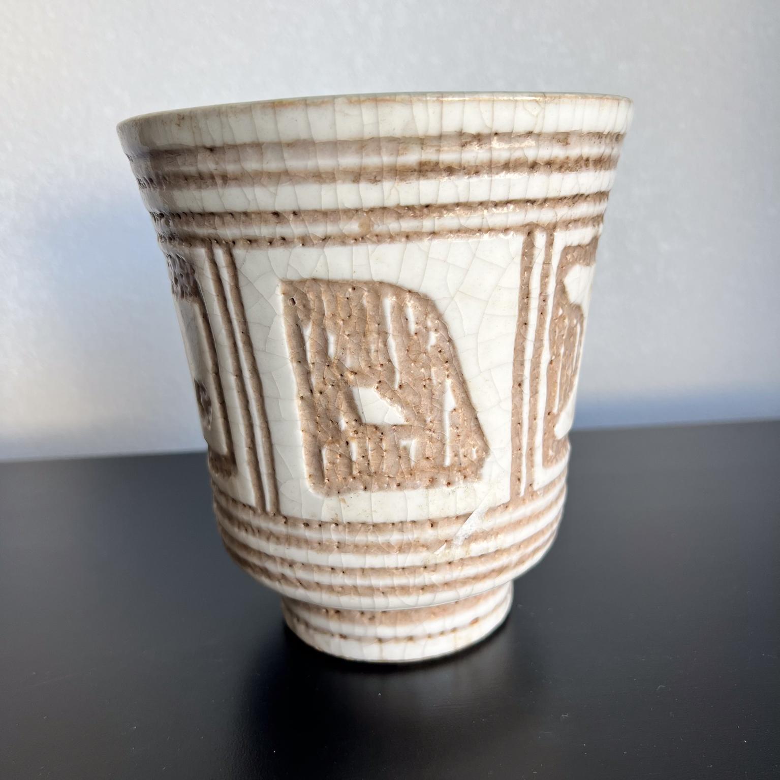 Vaso Modernista Italiano in ceramica d'arte smaltata Piccolo vaso da fioriera In condizioni buone in vendita a Chula Vista, CA