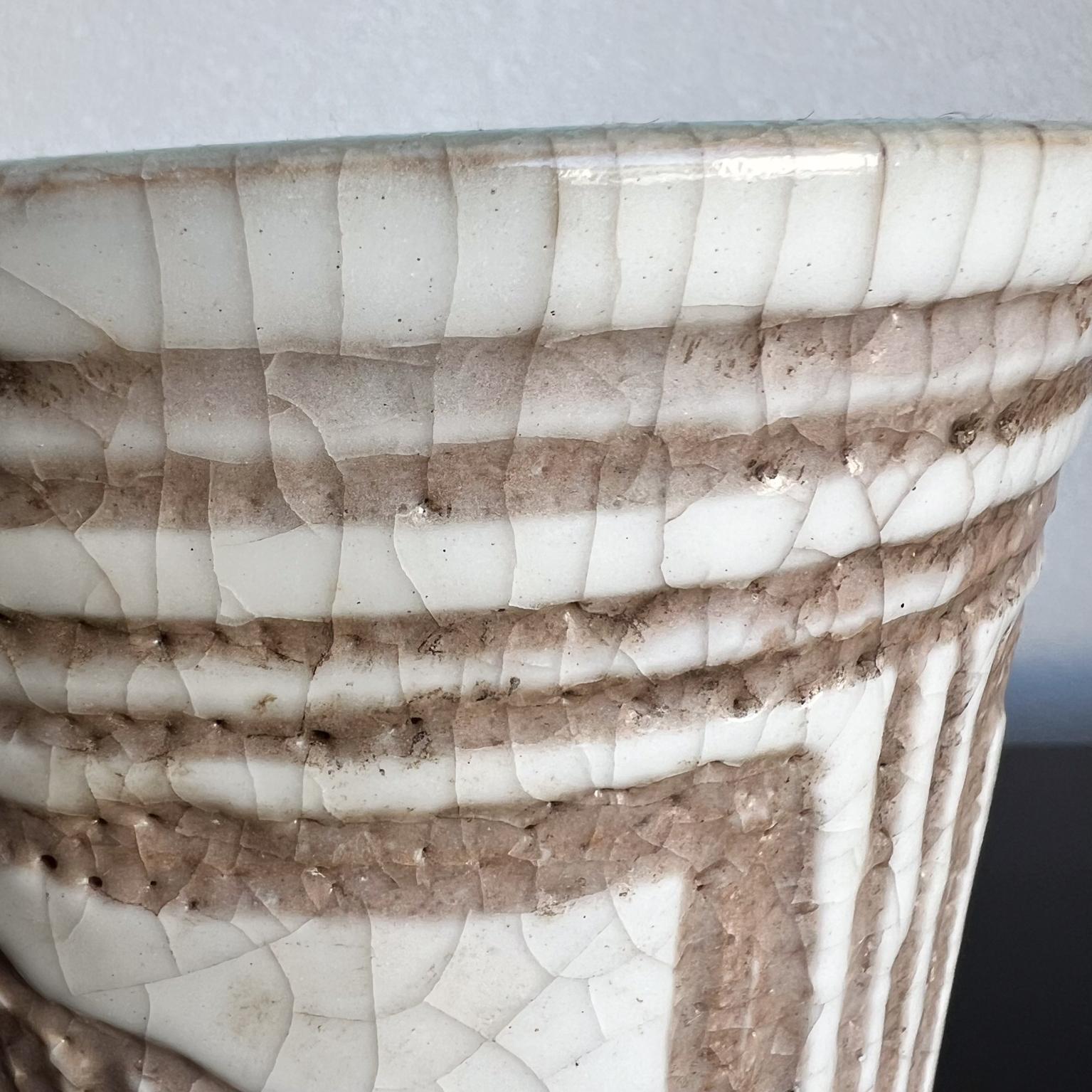 Terracotta Vaso Modernista Italiano in ceramica d'arte smaltata Piccolo vaso da fioriera in vendita