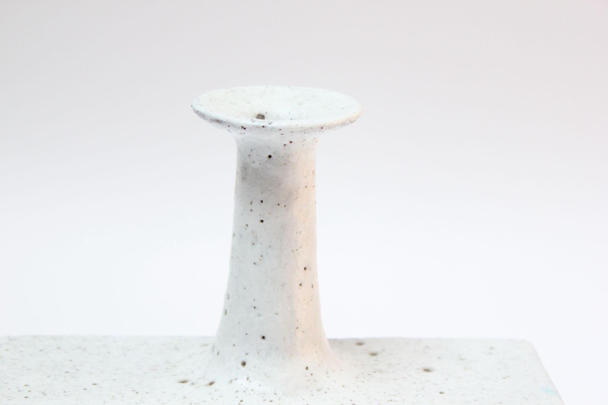Modernistische Vase aus glasiertem Steingut von Bruno Gambone im Zustand „Gut“ im Angebot in Brooklyn, NY