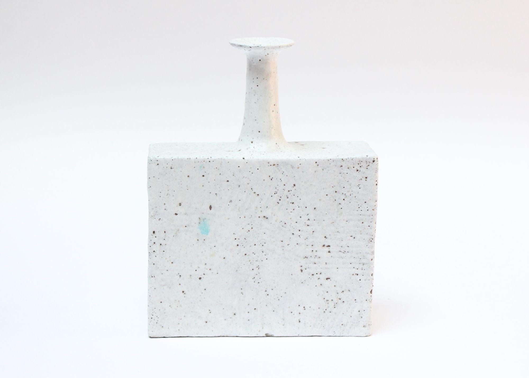 Modernistische Vase aus glasiertem Steingut von Bruno Gambone im Angebot 13