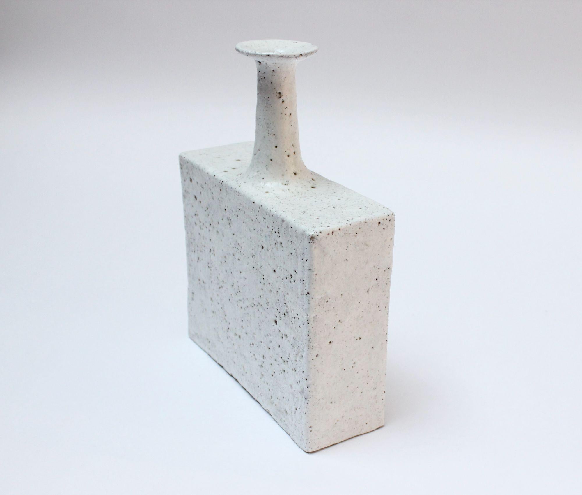 Modernistische Vase aus glasiertem Steingut von Bruno Gambone im Angebot 9