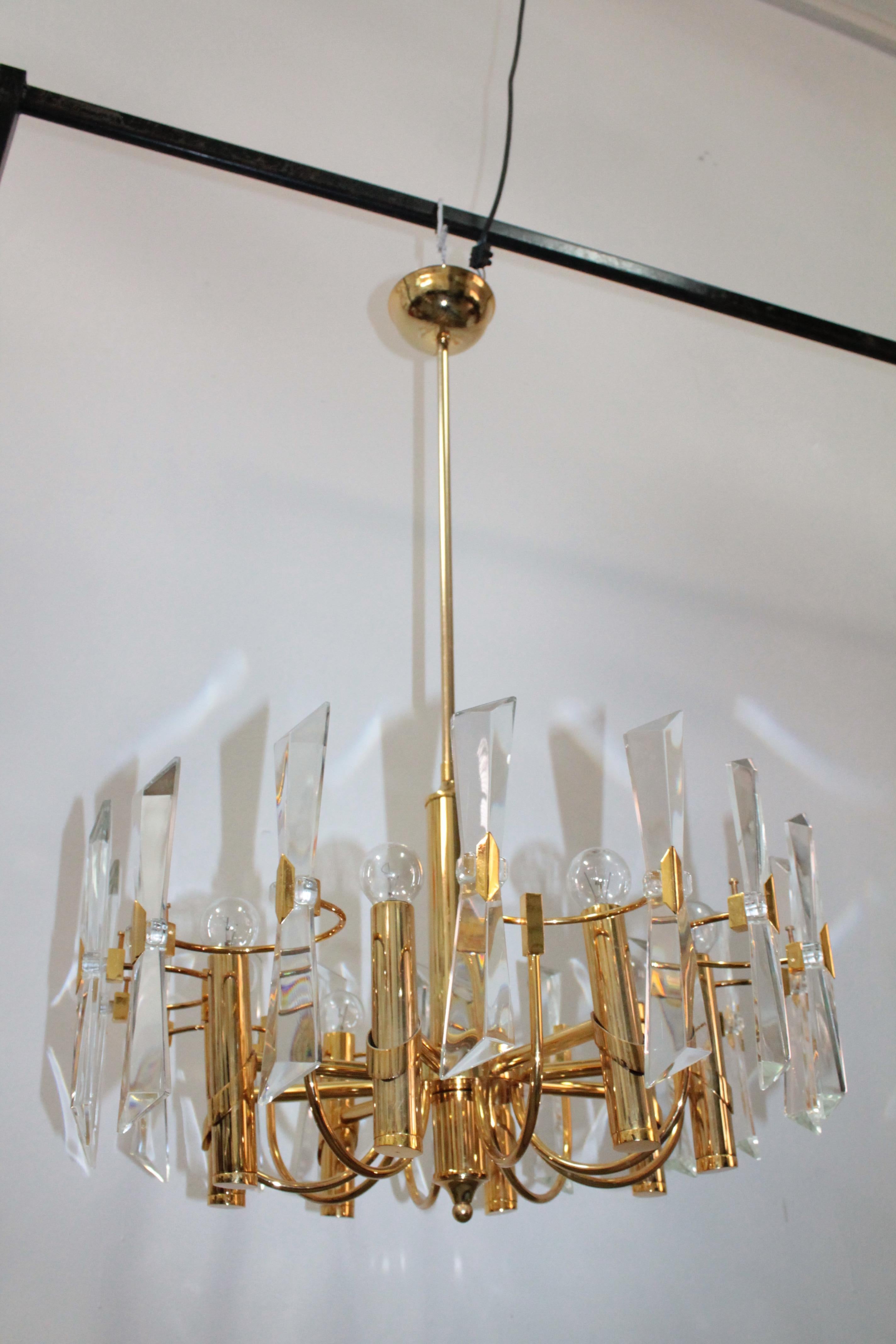 Modernist ceiling lamp gold-plated and crystals in good condition.
Attributed to Sciolari or Stilkronen.