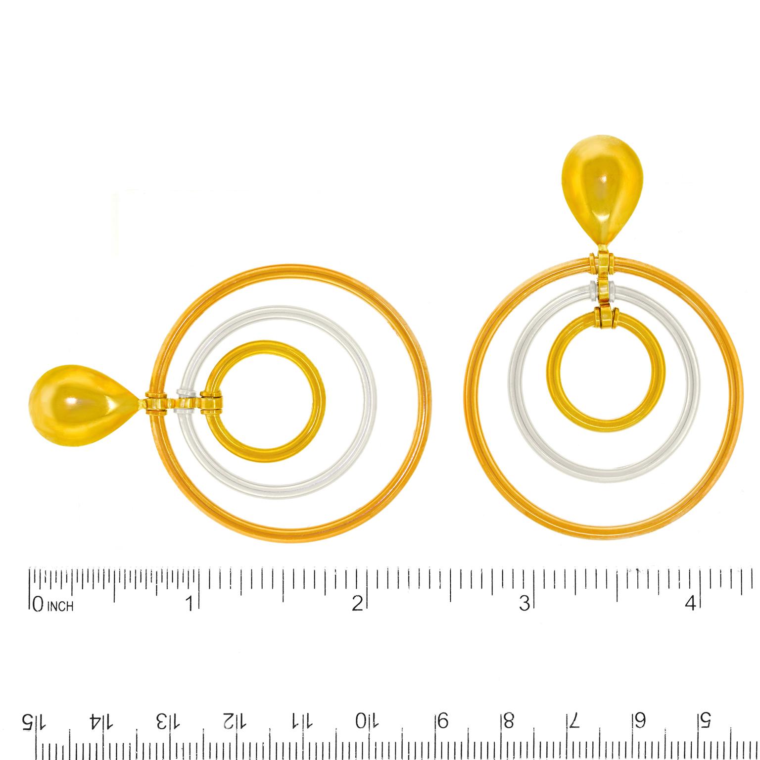 Gold-Chandelier-Ohrringe der Moderne im Angebot 1