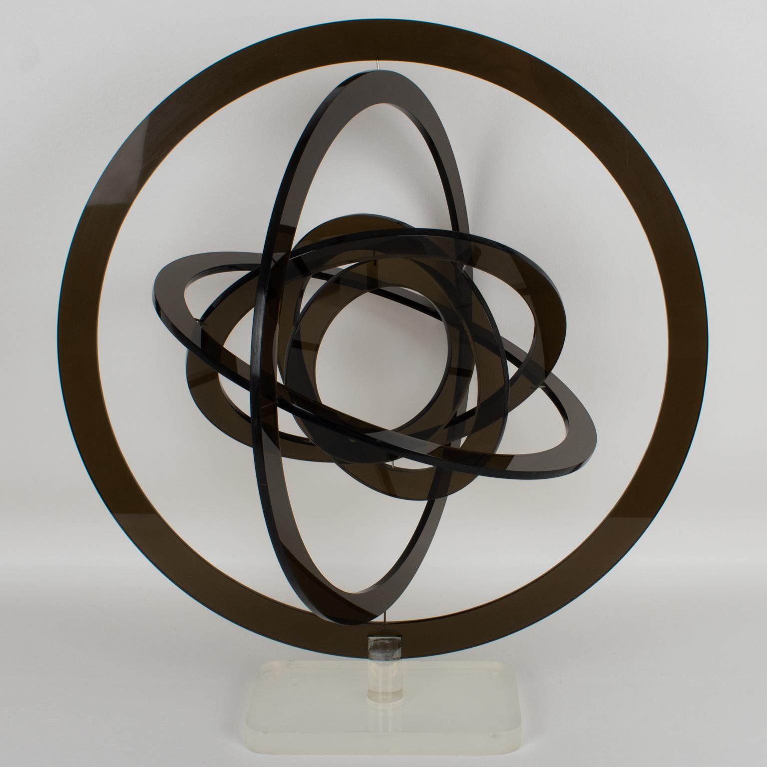 Kinetische Astrolabe-Skulptur aus grauem Lucite der Moderne, Italien, 1970er Jahre (Moderne der Mitte des Jahrhunderts) im Angebot