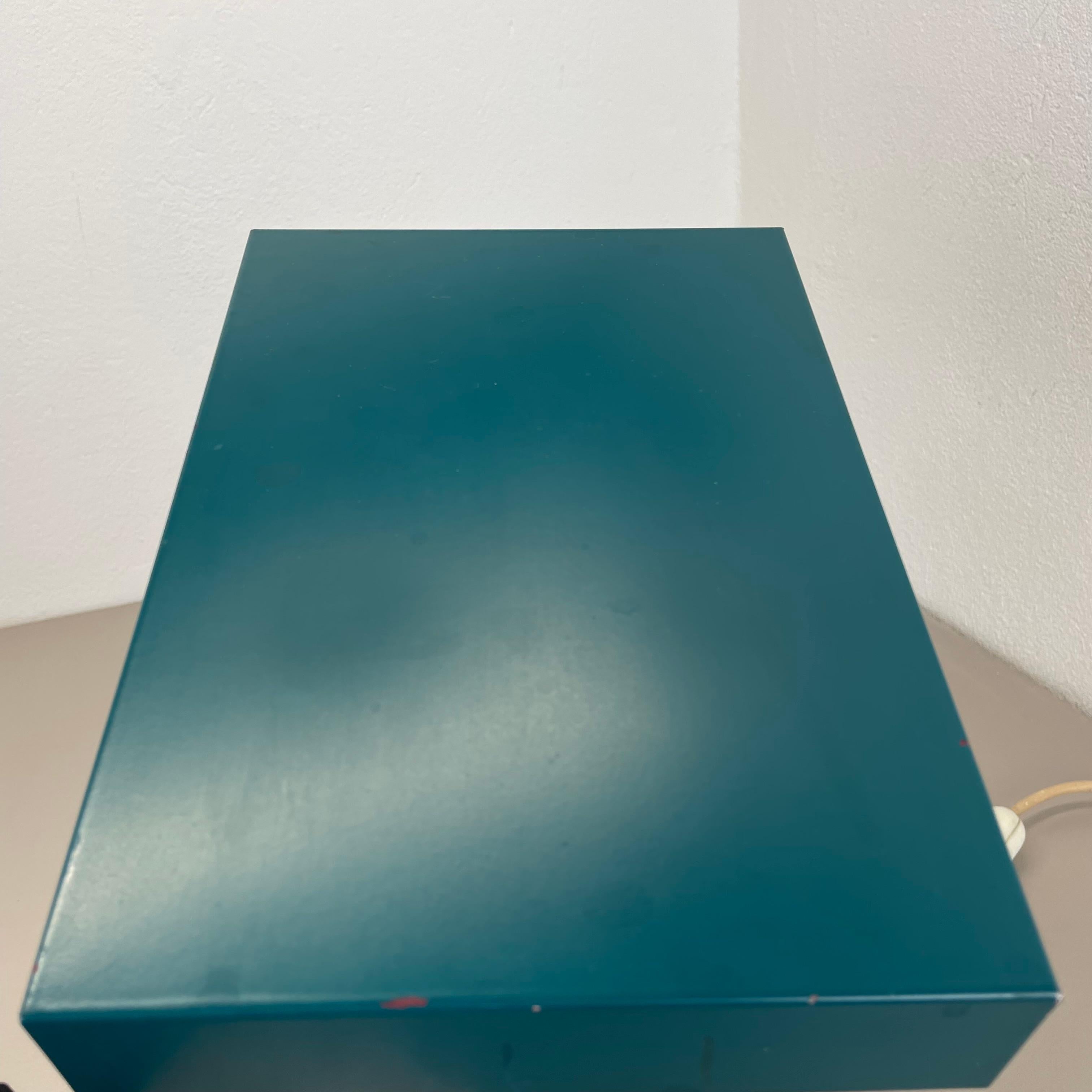 Lampada da tavolo cubica Sputnik verde modernista Kaiser Leuchten Lights, Germania, anni '70 in vendita 9