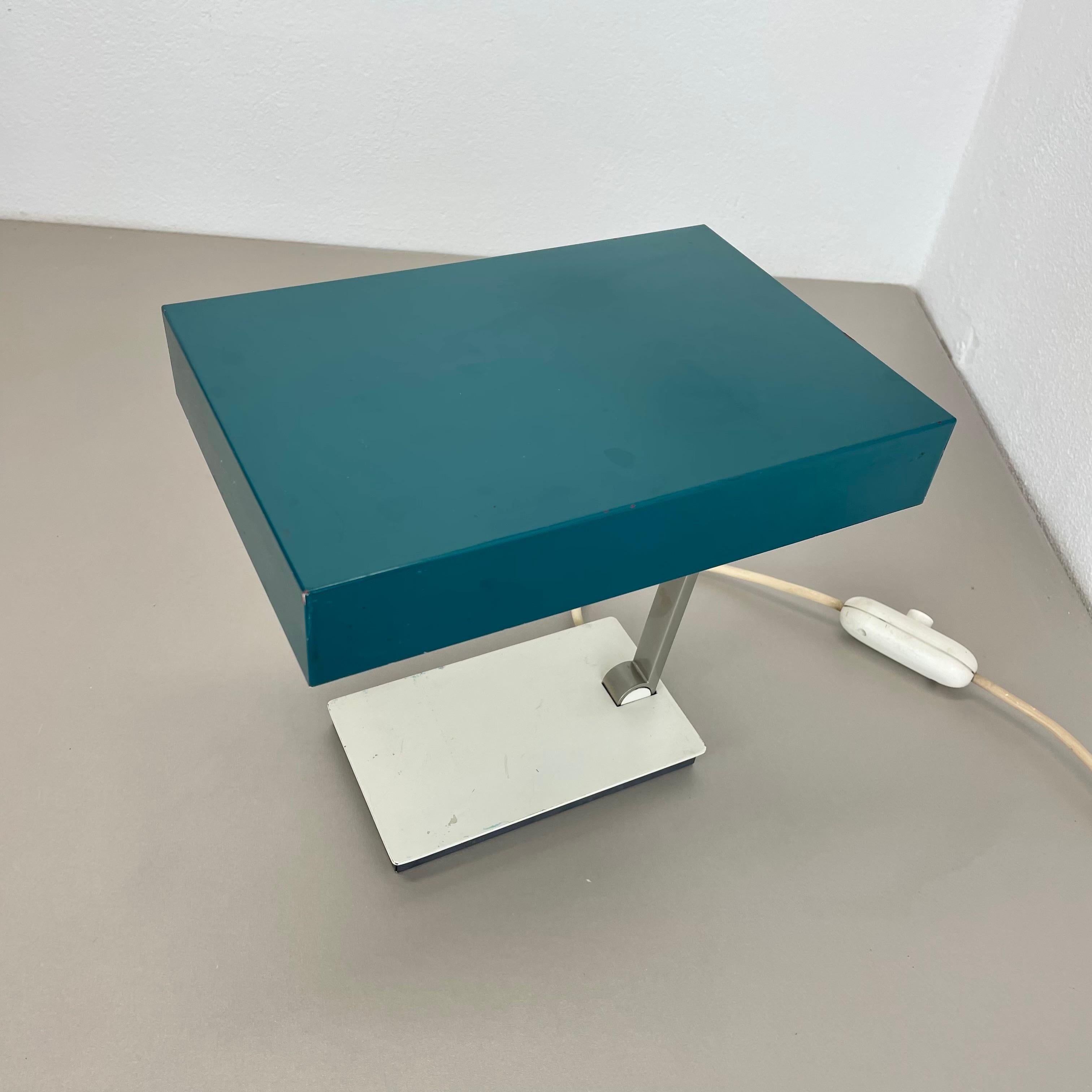 Tedesco Lampada da tavolo cubica Sputnik verde modernista Kaiser Leuchten Lights, Germania, anni '70 in vendita