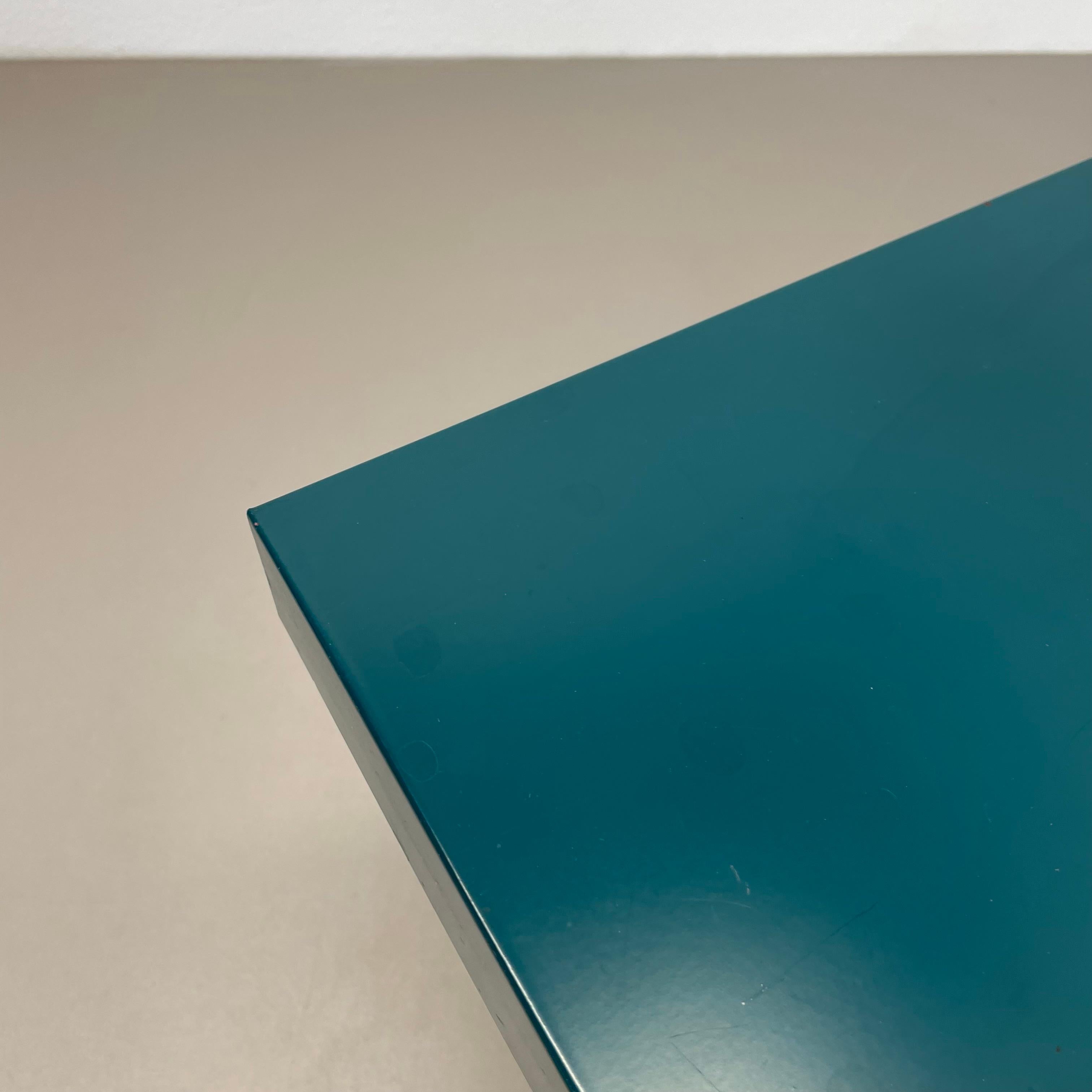 Metallo Lampada da tavolo cubica Sputnik verde modernista Kaiser Leuchten Lights, Germania, anni '70 in vendita