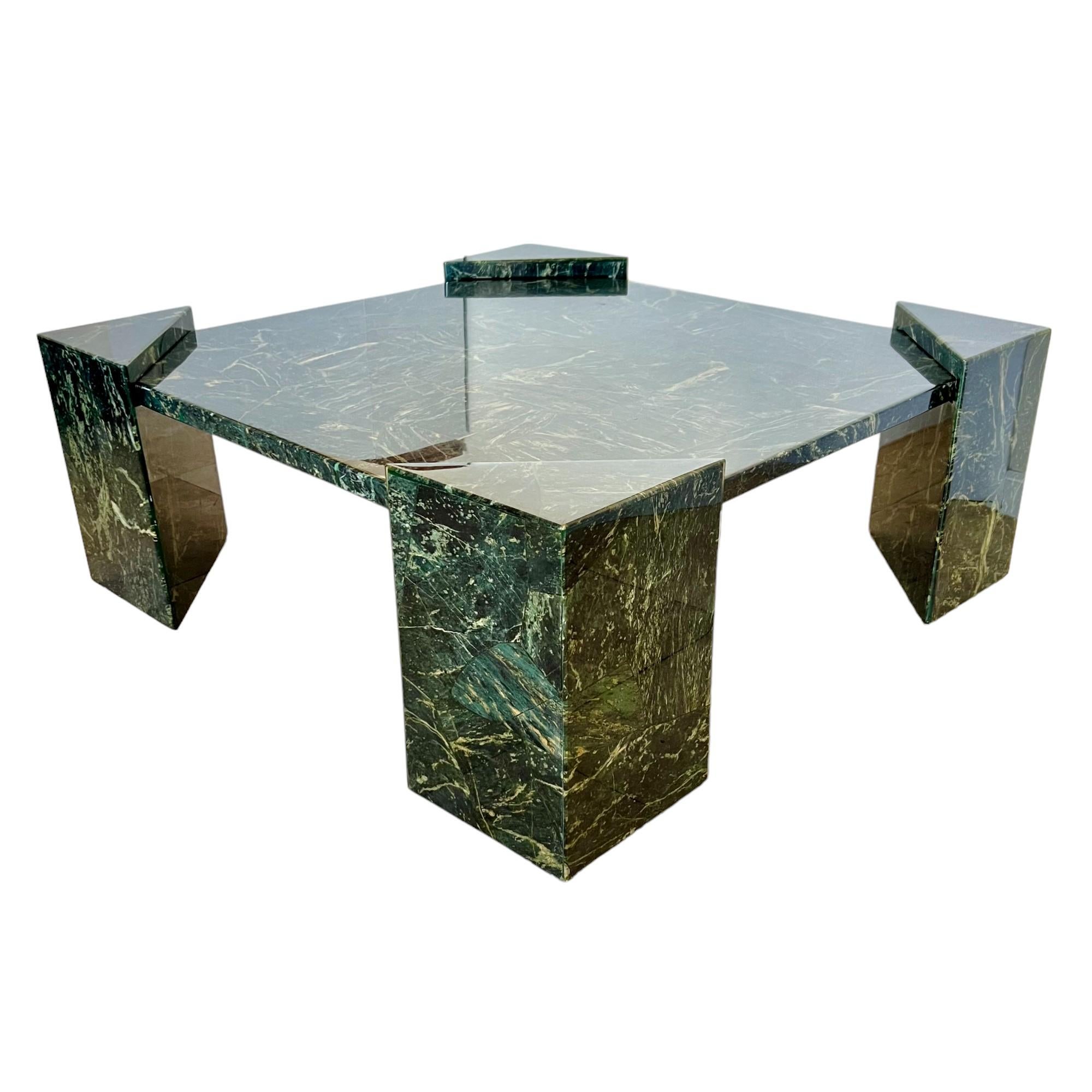 Moderne Table de cocktail moderniste verte en fibre de verre et faux marbre, années 1980 en vente