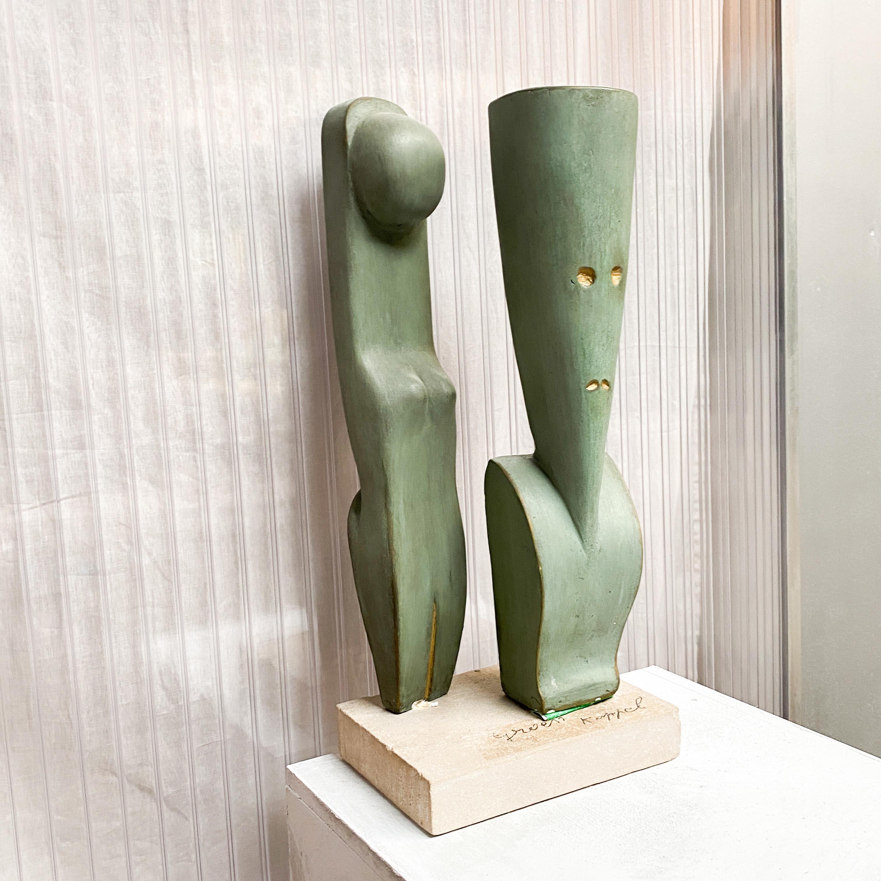 Belge Sculpture moderniste verte en pltre, couple, annes 1960 en vente