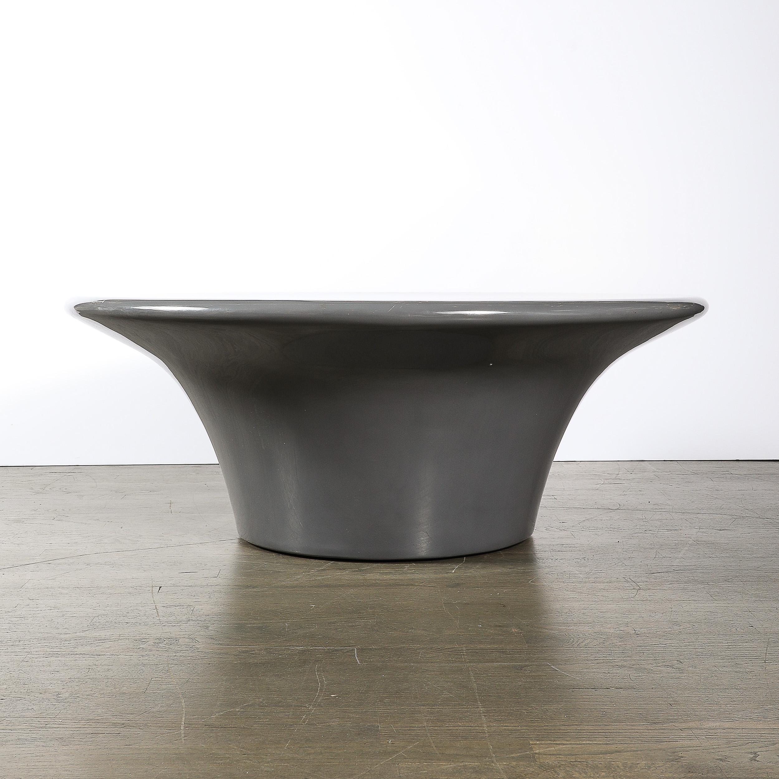 This sleek and well proportioned Modernist Grey Lacquer Curvalinear Sculptural Cocktail Table originates from the United States, Circa 1980. Featuring a sumptous curved form finished in a sleek and highly even grey lacquered finish. This piece is