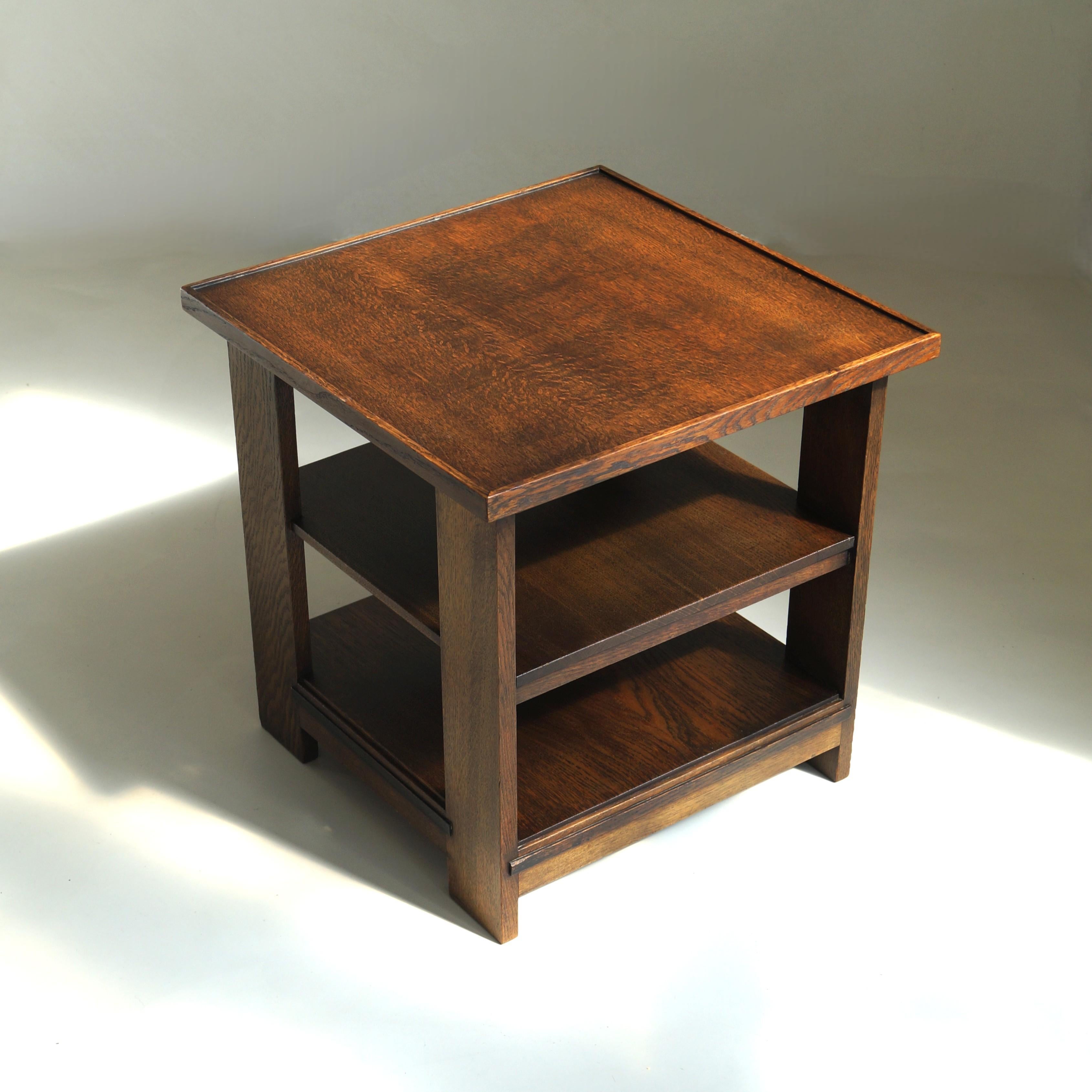 Table d'appoint moderniste à trois niveaux de l'école de Haagse par L.O.V. Oosterbeek, années 1920 en vente 2