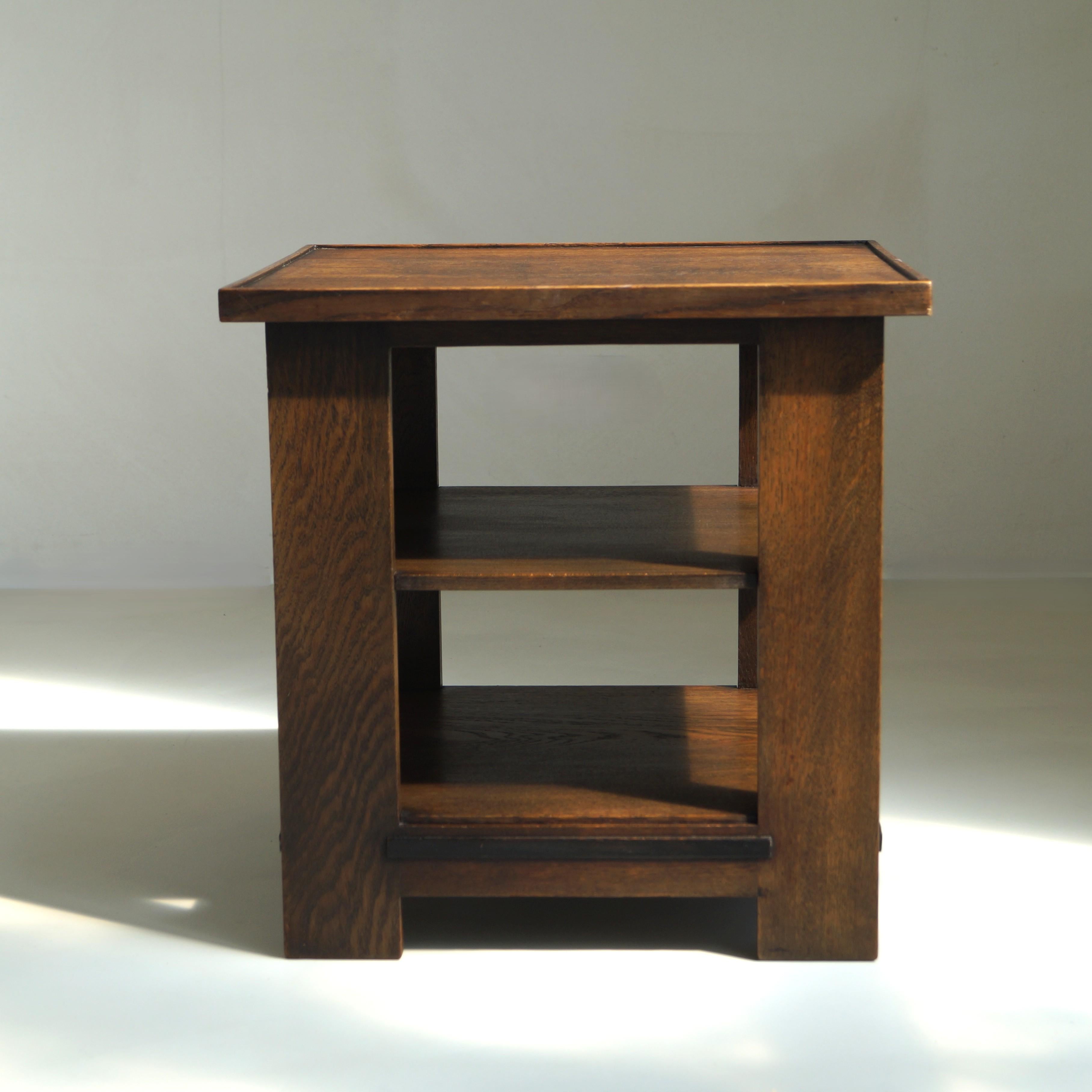 Table d'appoint moderniste à trois niveaux de l'école de Haagse par L.O.V. Oosterbeek, années 1920 en vente 8
