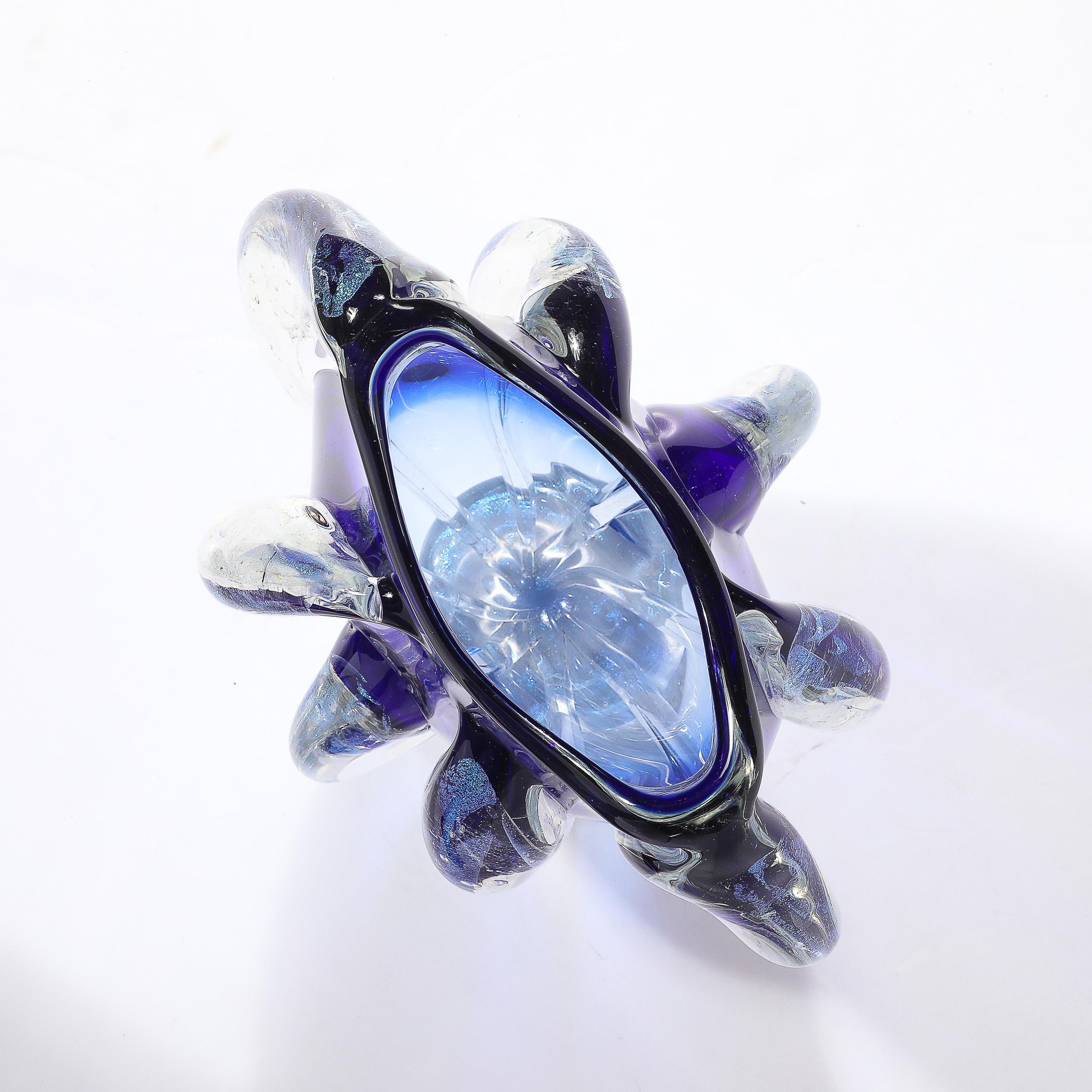 Modernistische Vase aus mundgeblasenem Kunstglas in Kobalt und Ultramarin signiert Will Dexter im Angebot 6