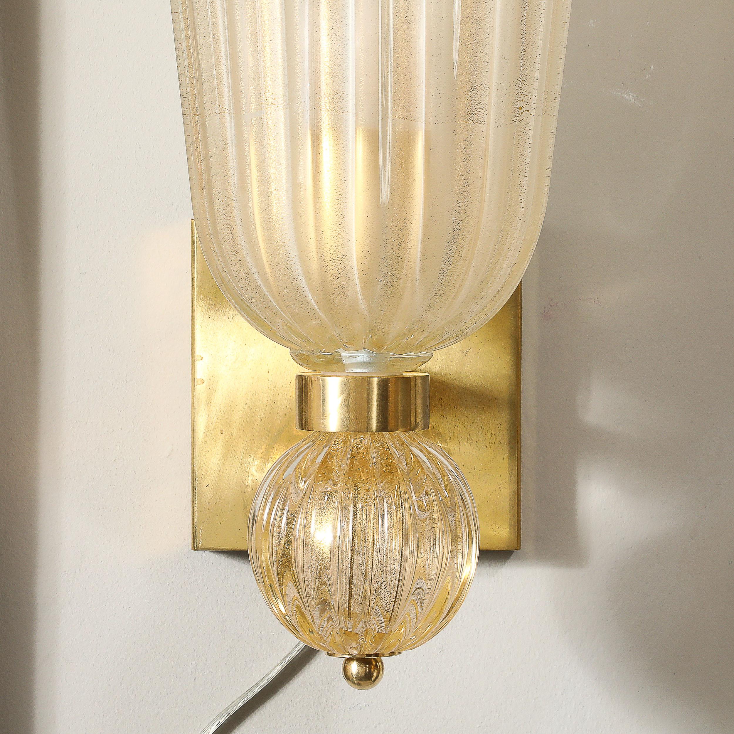 Applique moderniste in vetro di Murano soffiato a mano e ottone con scanalature in oro 24 carati in vendita 4