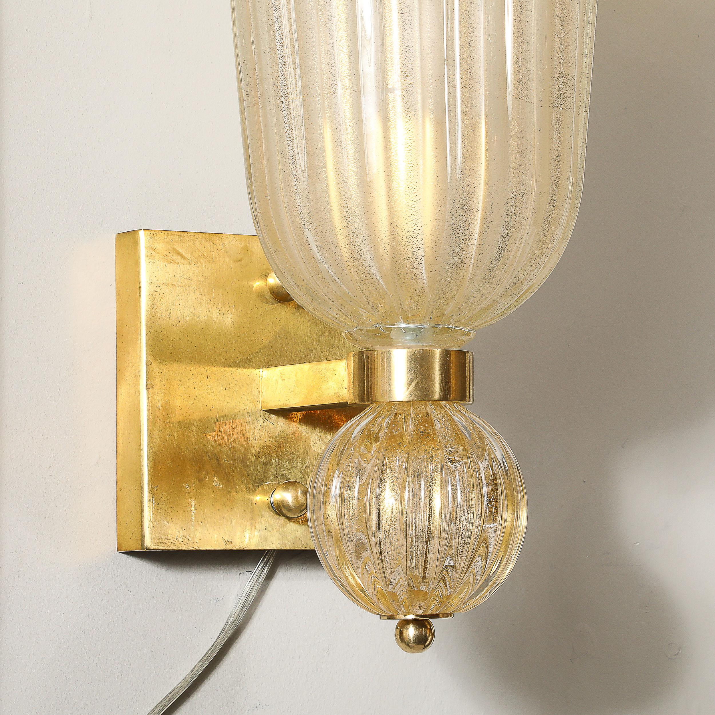 Applique moderniste in vetro di Murano soffiato a mano e ottone con scanalature in oro 24 carati in vendita 2