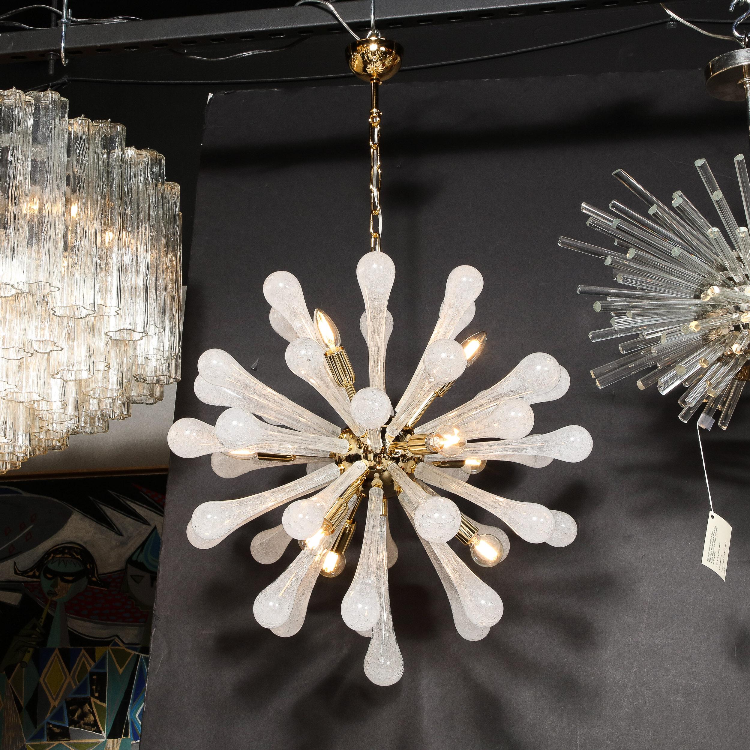 Laiton Lustre moderniste en verre de Murano blanc dépoli soufflé à la main et laiton Spoutnik en vente