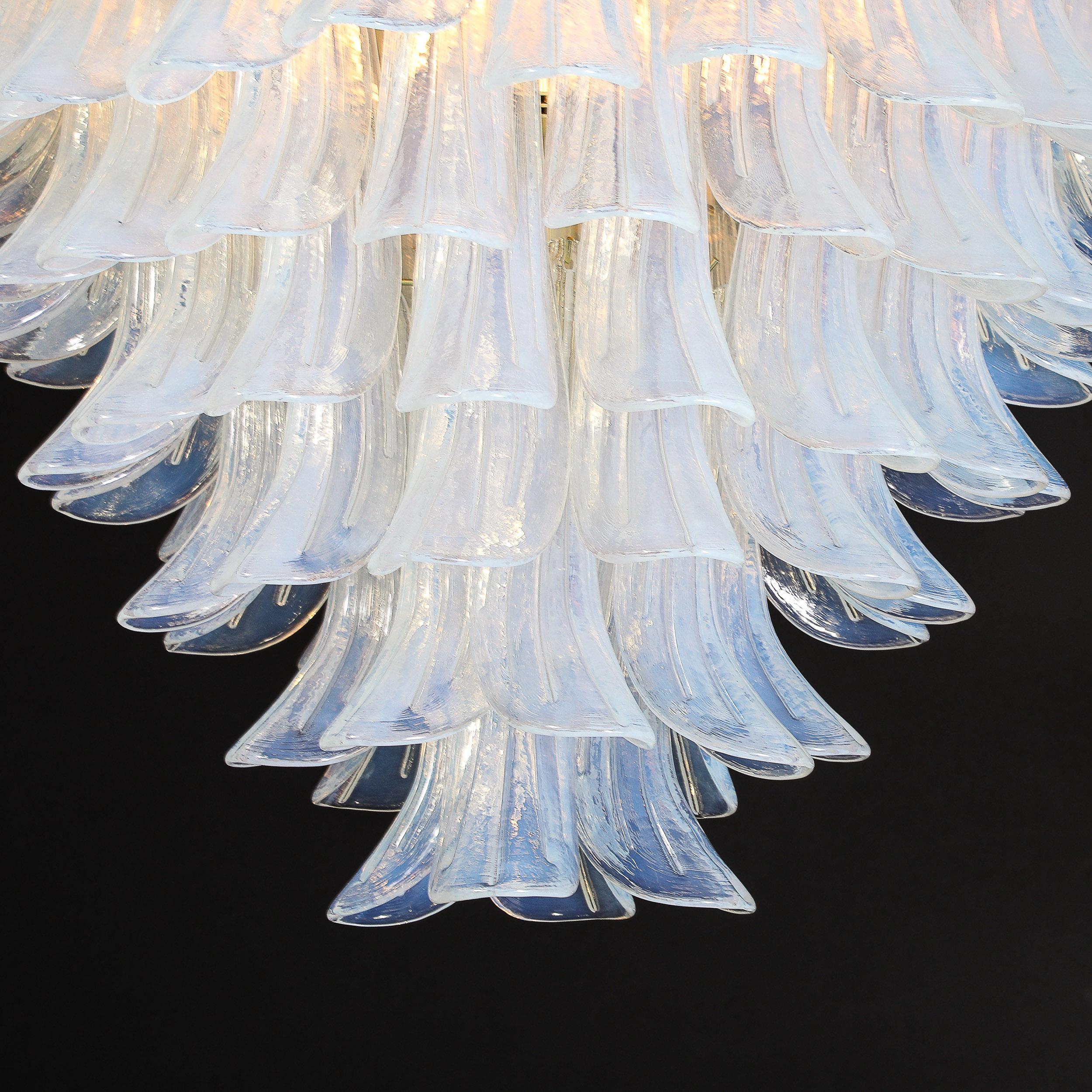 Modernist Hand-Blown Iridescent Murano Glass Feather Chandelier w/ Brass Fitting For Sale 9