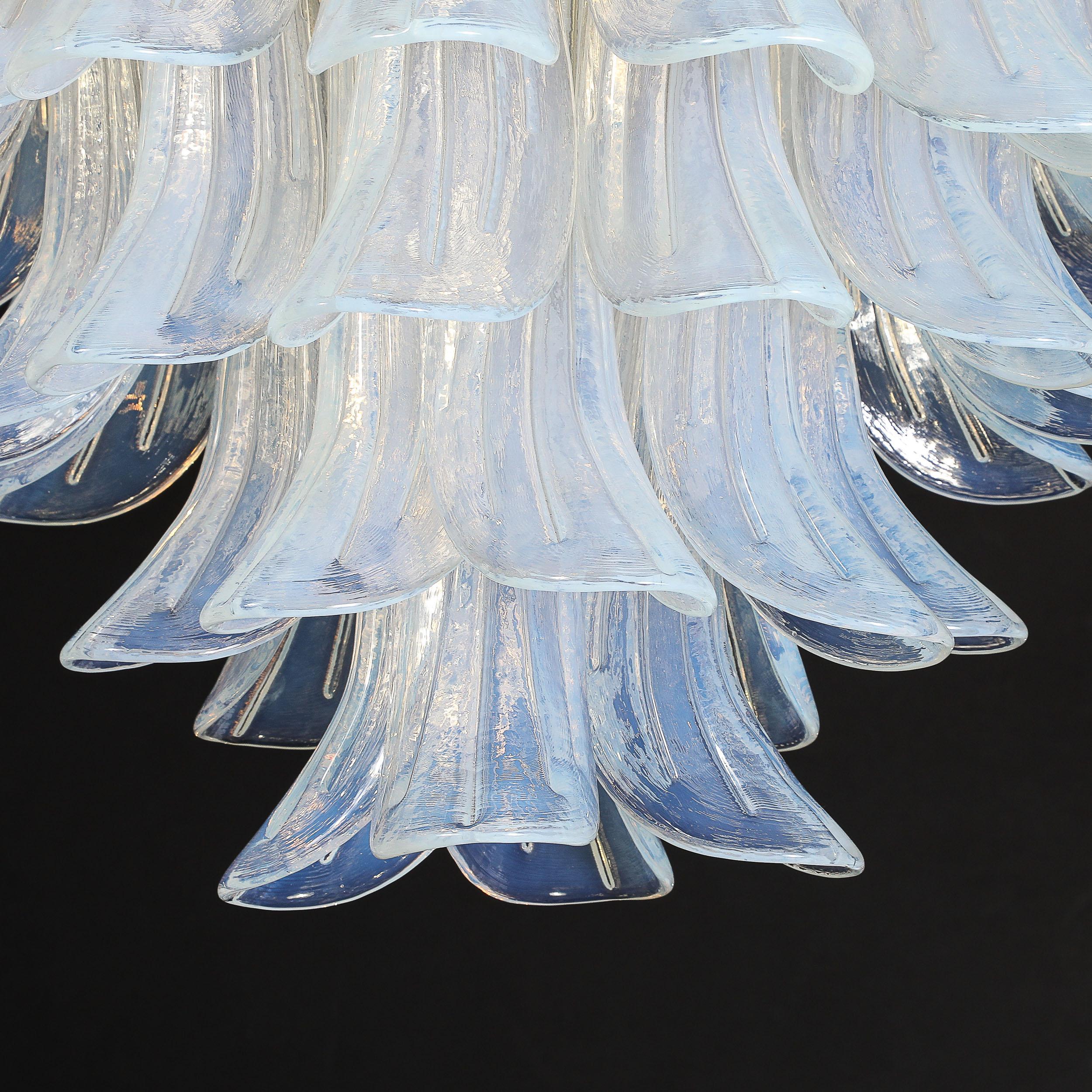 Modernist Hand-Blown Iridescent Murano Glass Feather Chandelier w/ Brass Fitting For Sale 11