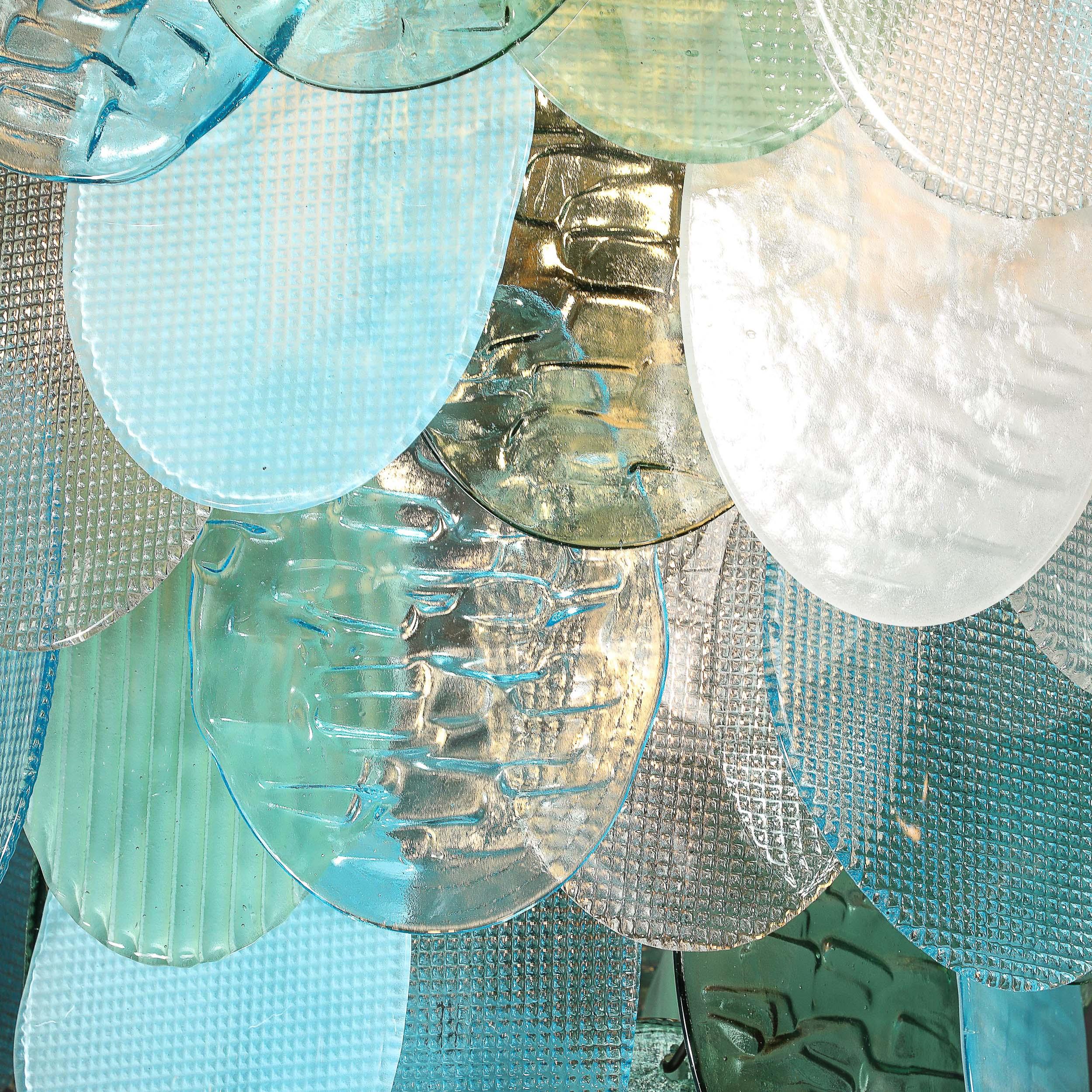 XXIe siècle et contemporain Lustre moderniste à 7 branches en forme de disque texturé en aigue-marine mélangée, soufflé à la main par Murano en vente