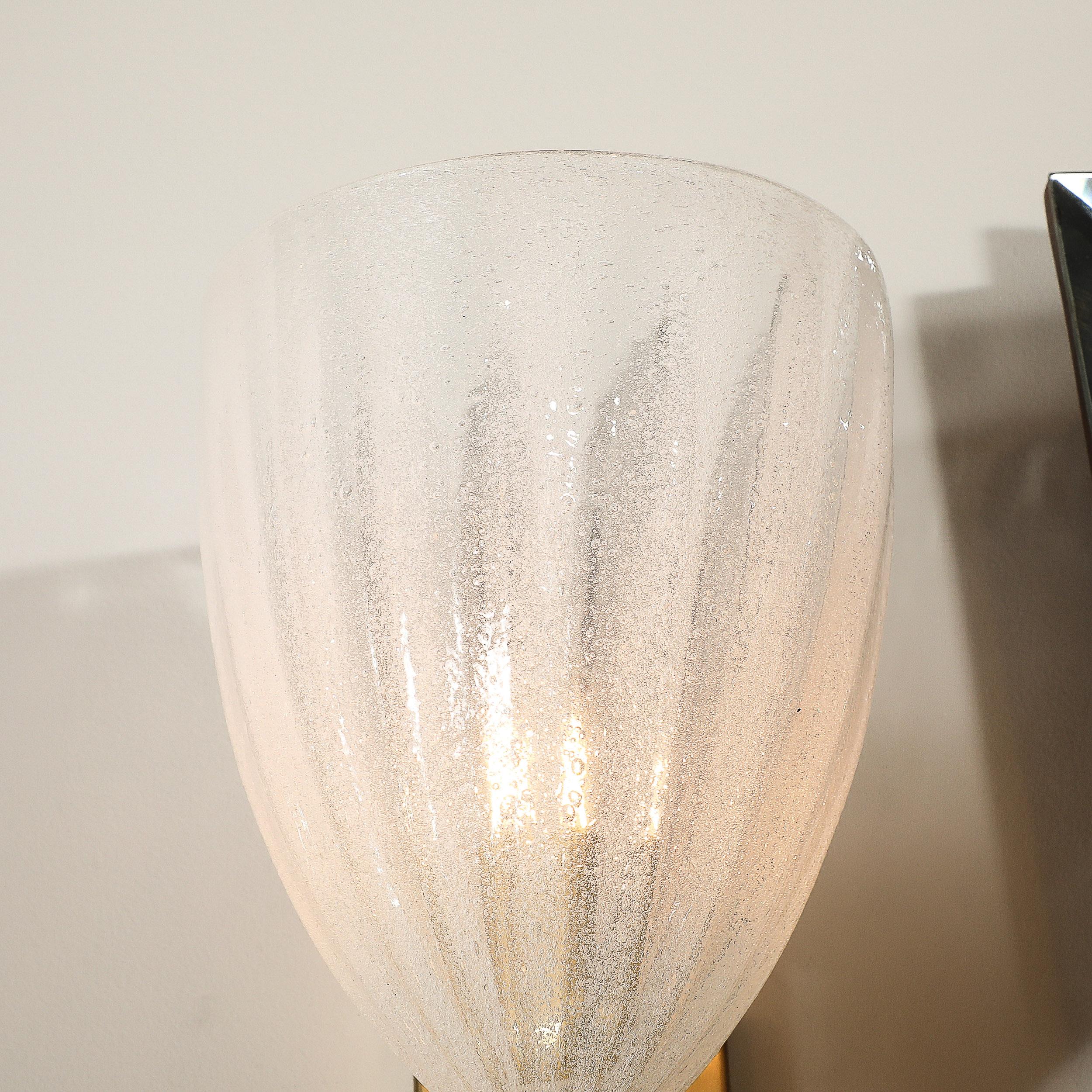 Applique moderniste in vetro di Murano soffiato a mano con scanalature e goccia orbitale in vendita 5