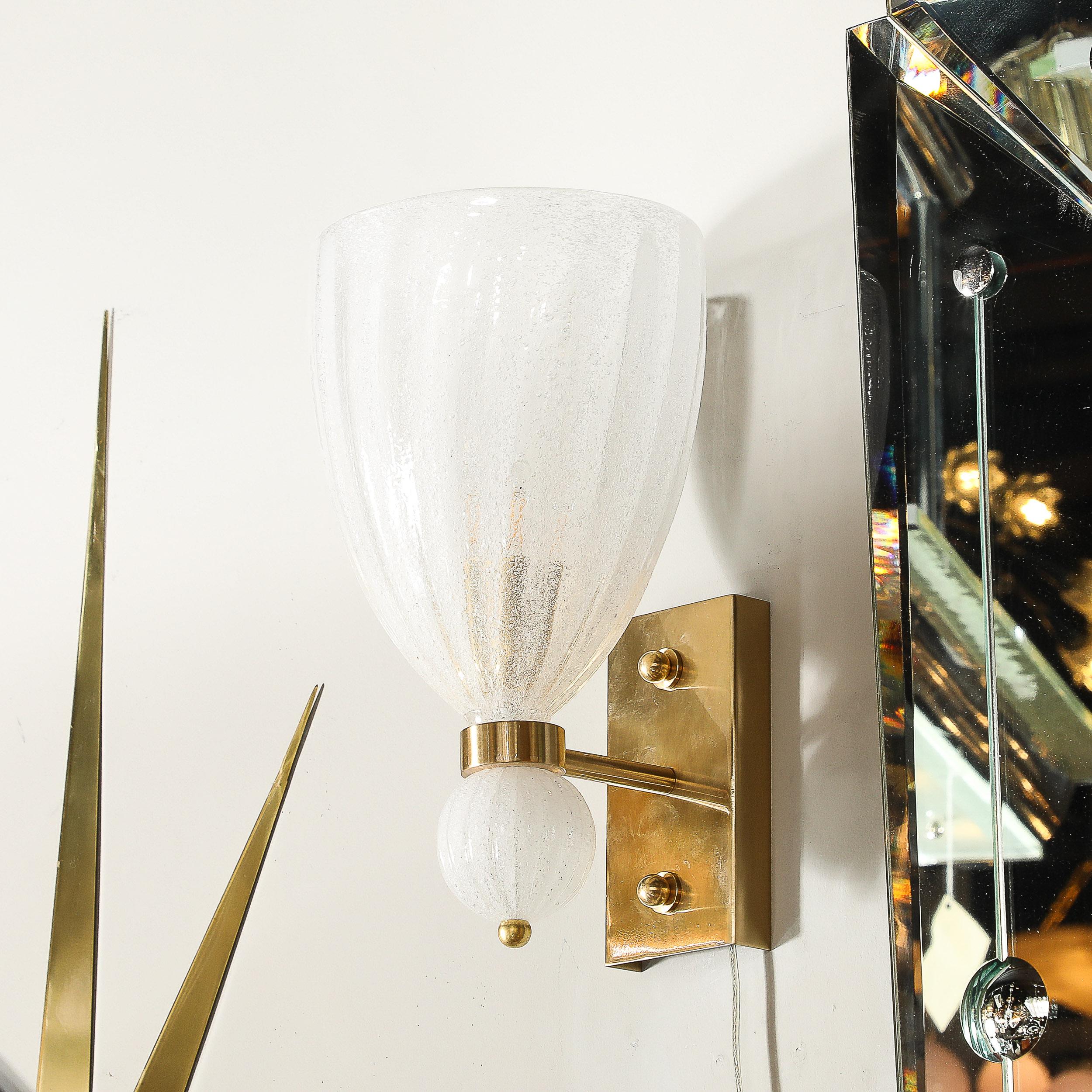 Applique moderniste in vetro di Murano soffiato a mano con scanalature e goccia orbitale in vendita 9