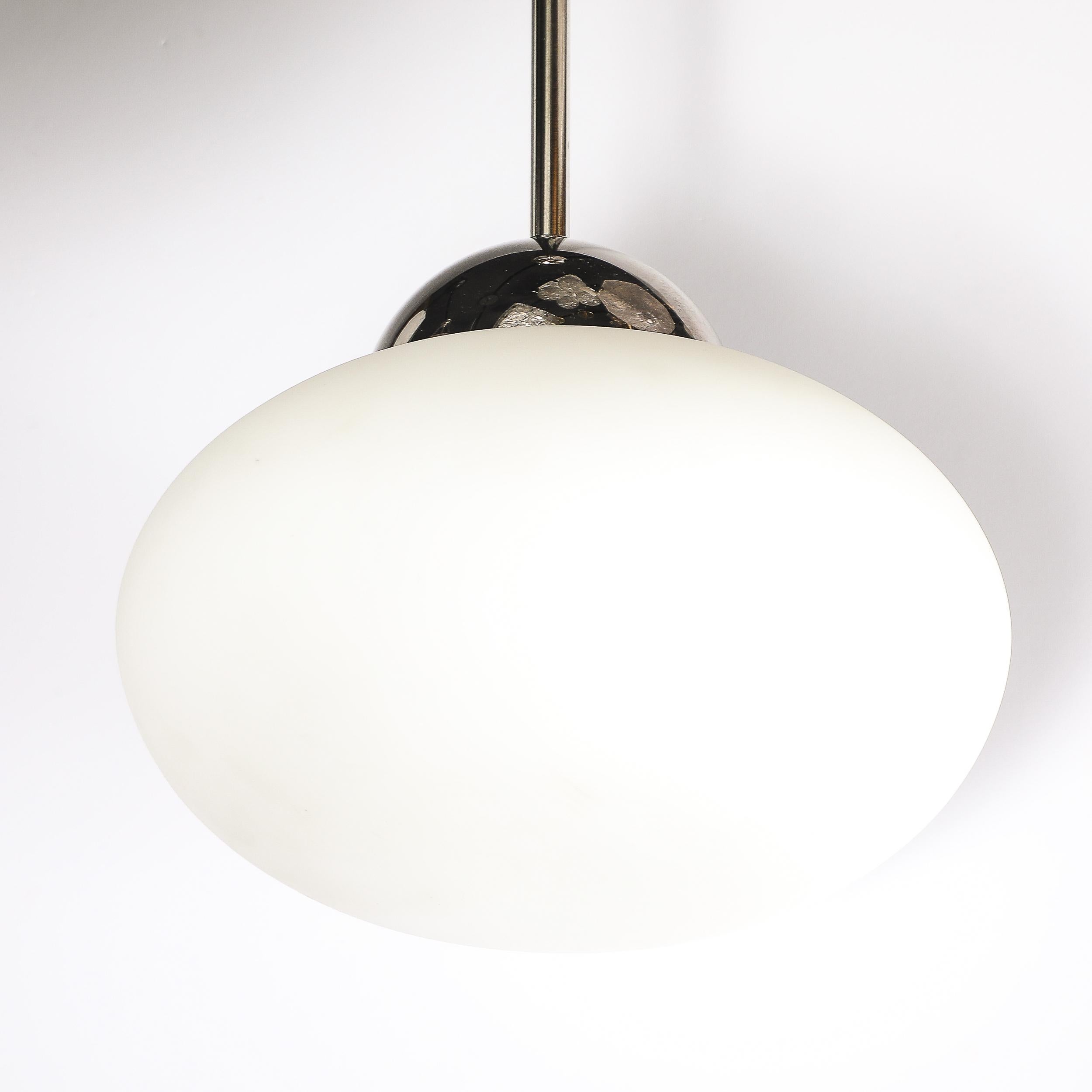 Lustre moderne à pendentifs en forme de globe givré, soufflé à la main à Murano, avec accessoires chromés en vente 4