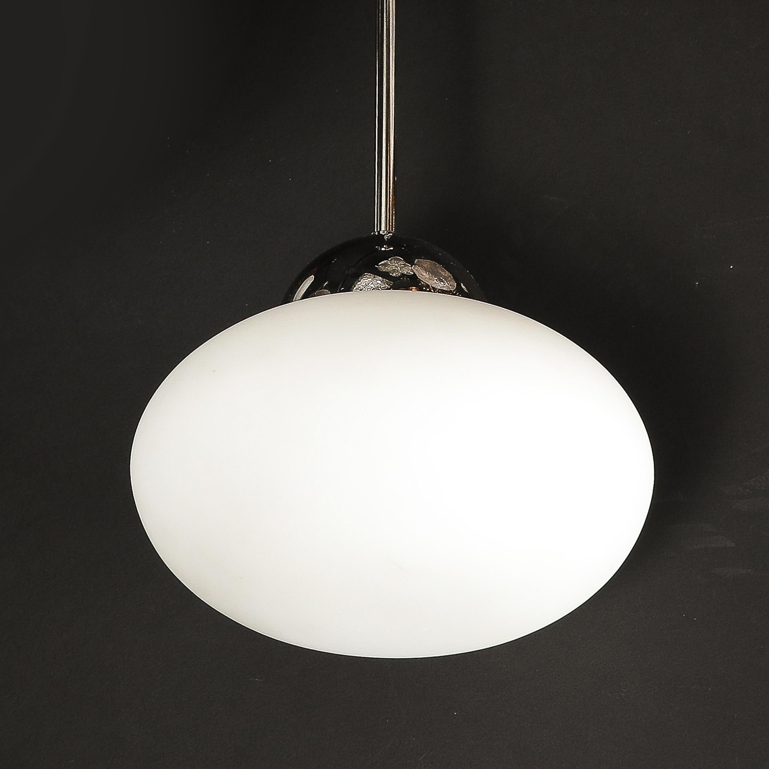 Lustre moderne à pendentifs en forme de globe givré, soufflé à la main à Murano, avec accessoires chromés en vente 7