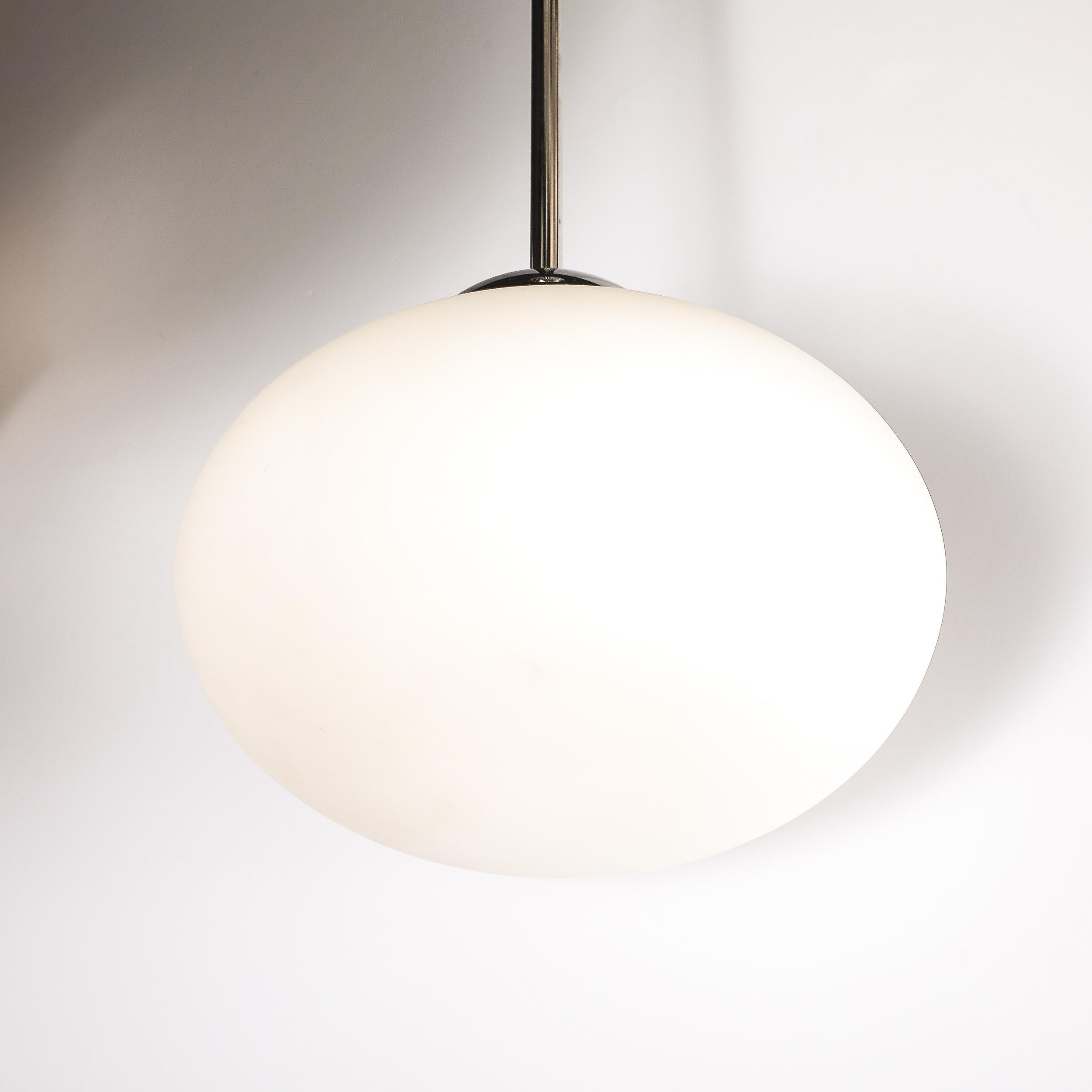 Verre de Murano Lustre moderne à pendentifs en forme de globe givré, soufflé à la main à Murano, avec accessoires chromés en vente