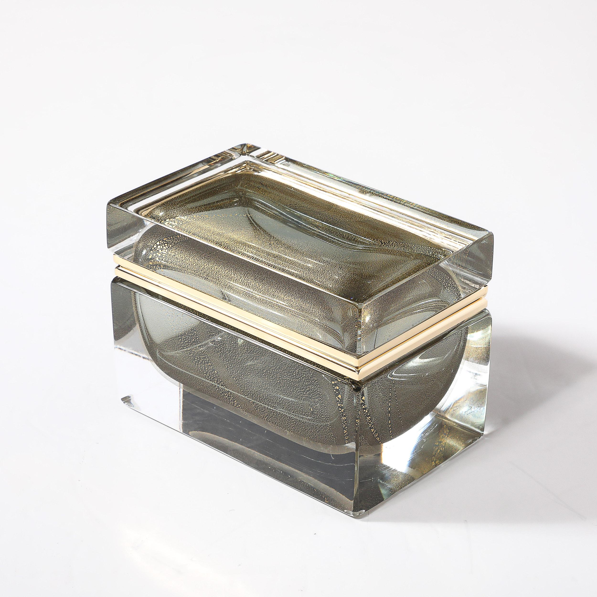Boîte moderniste en verre de Murano soufflé à la main en vert atténué avec or et laiton 24 carats en vente 4