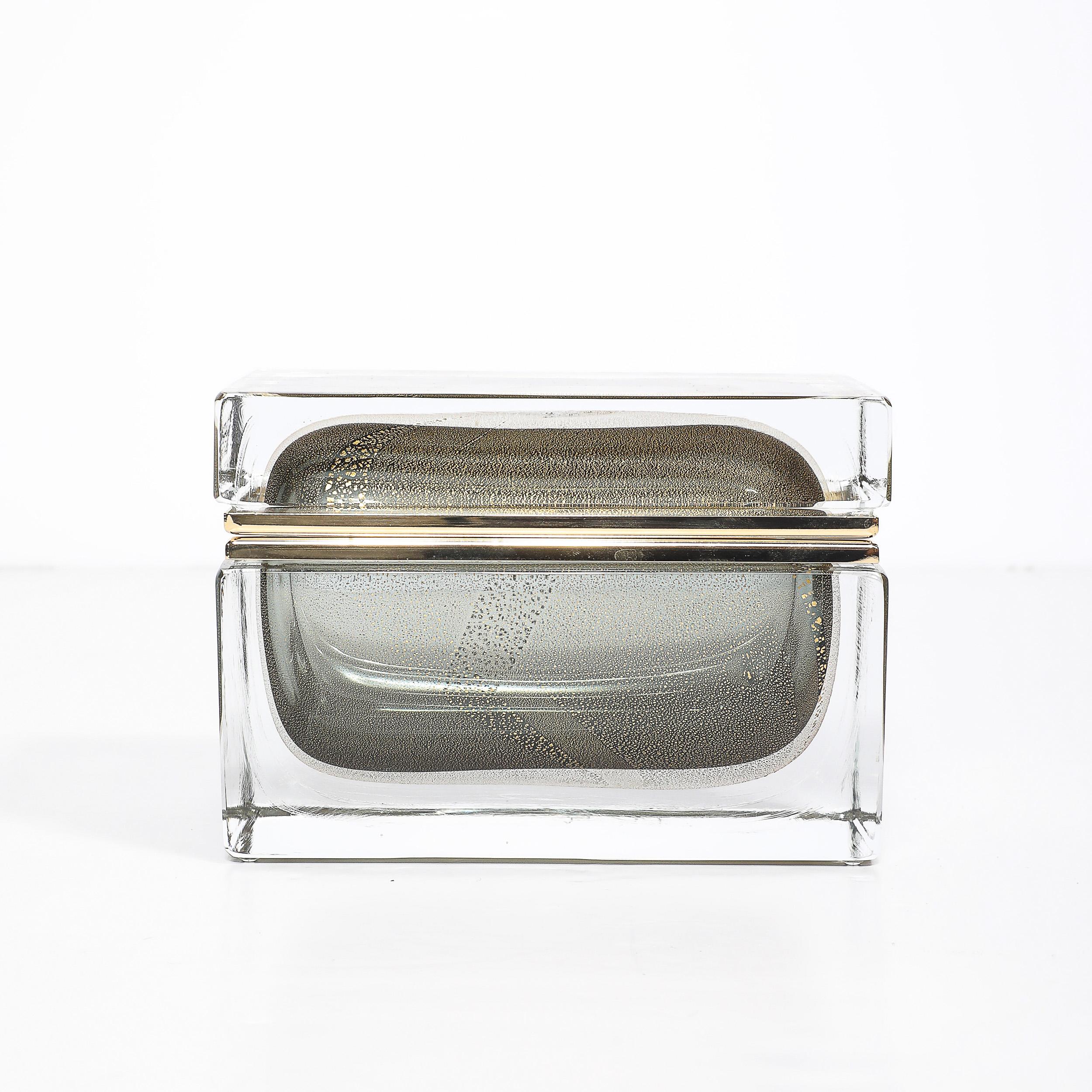 Boîte moderniste en verre de Murano soufflé à la main en vert atténué avec or et laiton 24 carats en vente 6