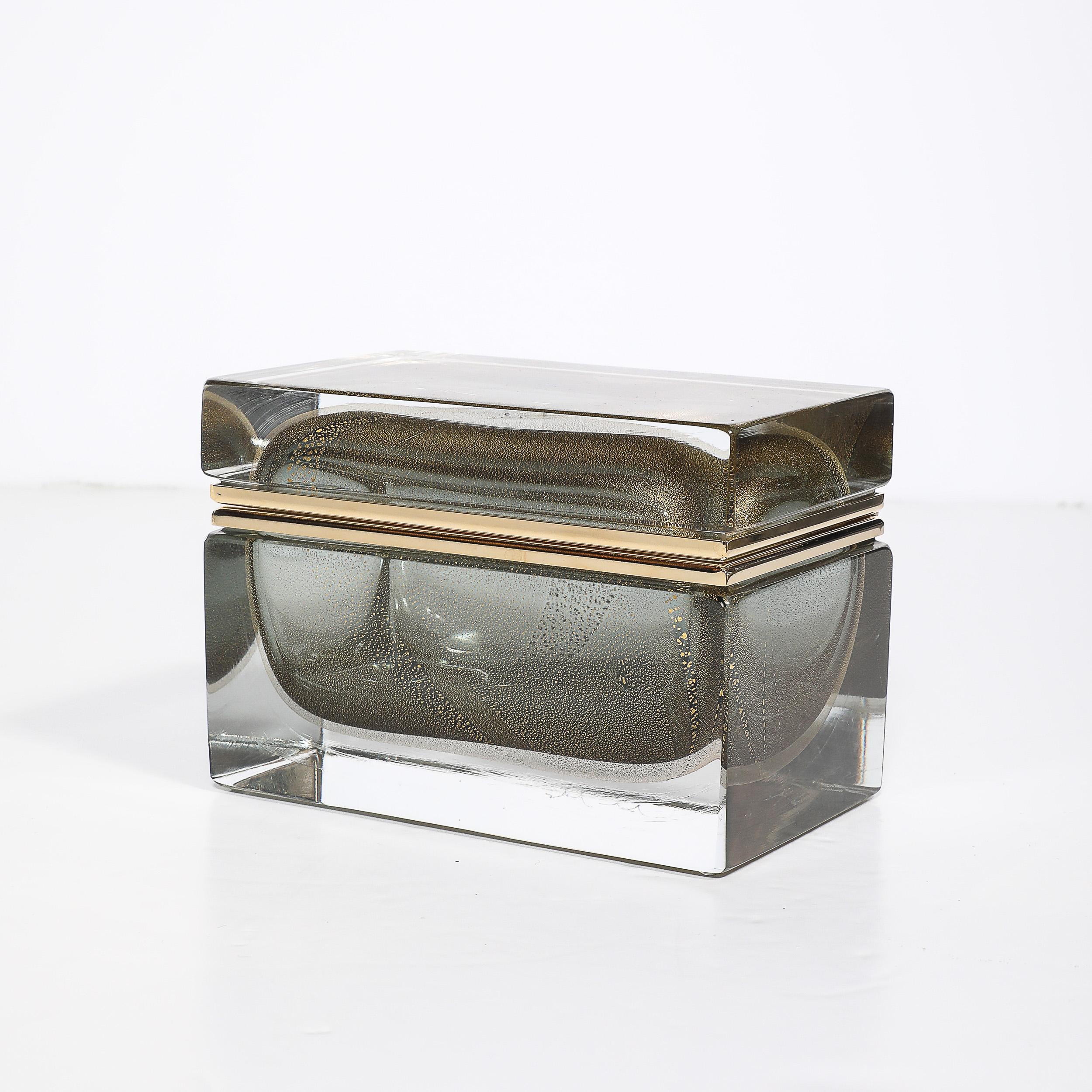 Boîte moderniste en verre de Murano soufflé à la main en vert atténué avec or et laiton 24 carats en vente 8
