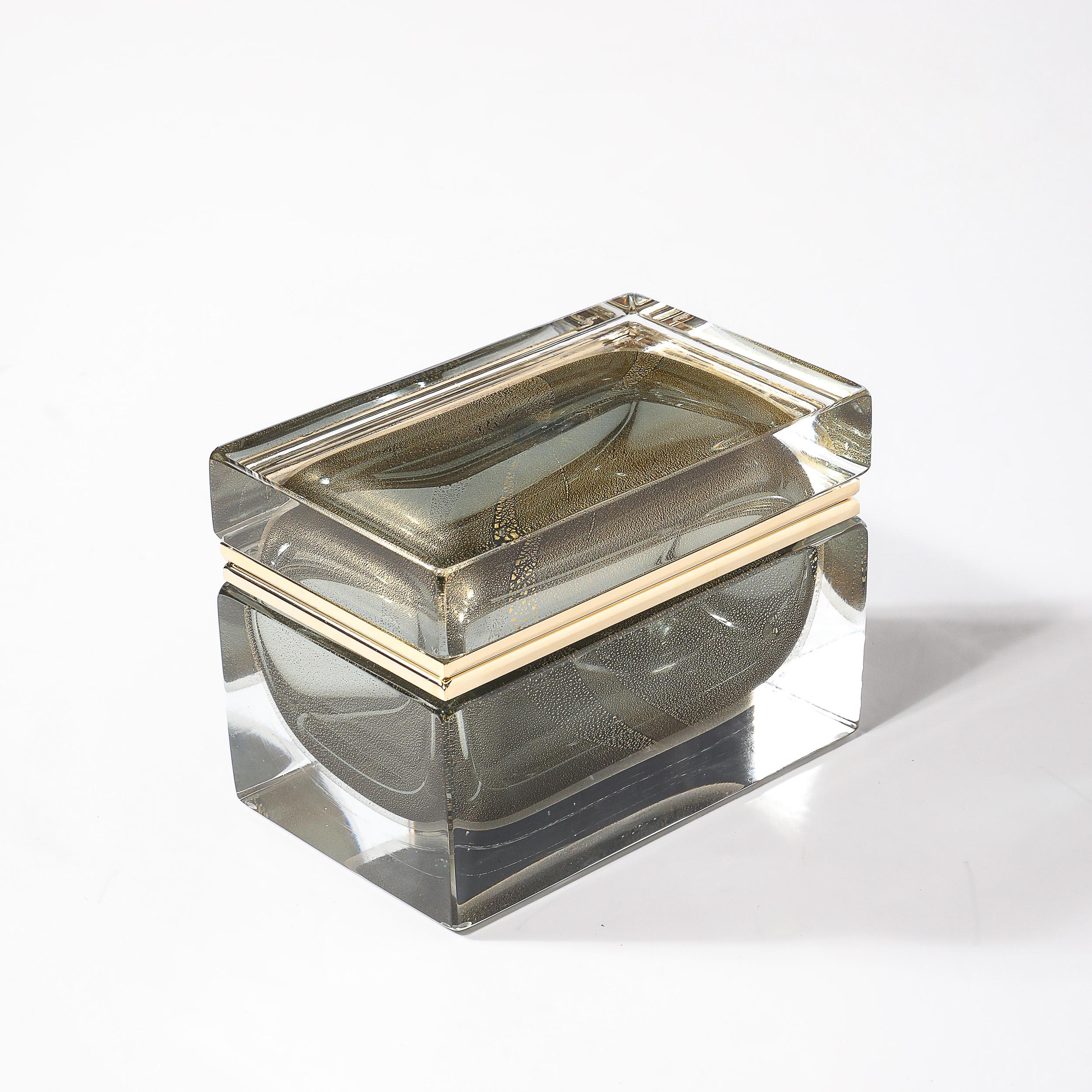 XXIe siècle et contemporain Boîte moderniste en verre de Murano soufflé à la main en vert atténué avec or et laiton 24 carats en vente