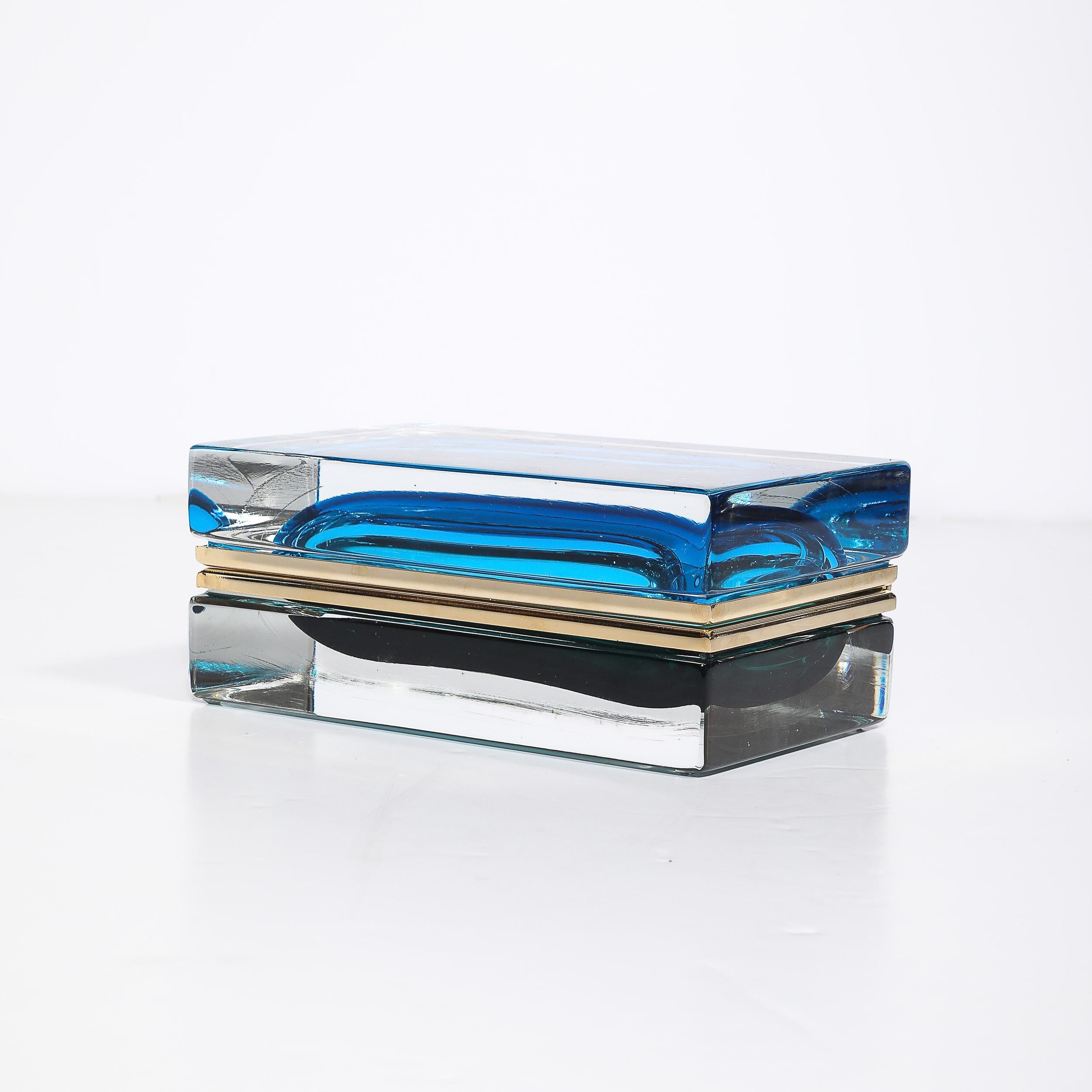Moderno Scatola modernista in vetro di Murano soffiato a mano in Ultramarino e Ftalo con ottone lucido in vendita