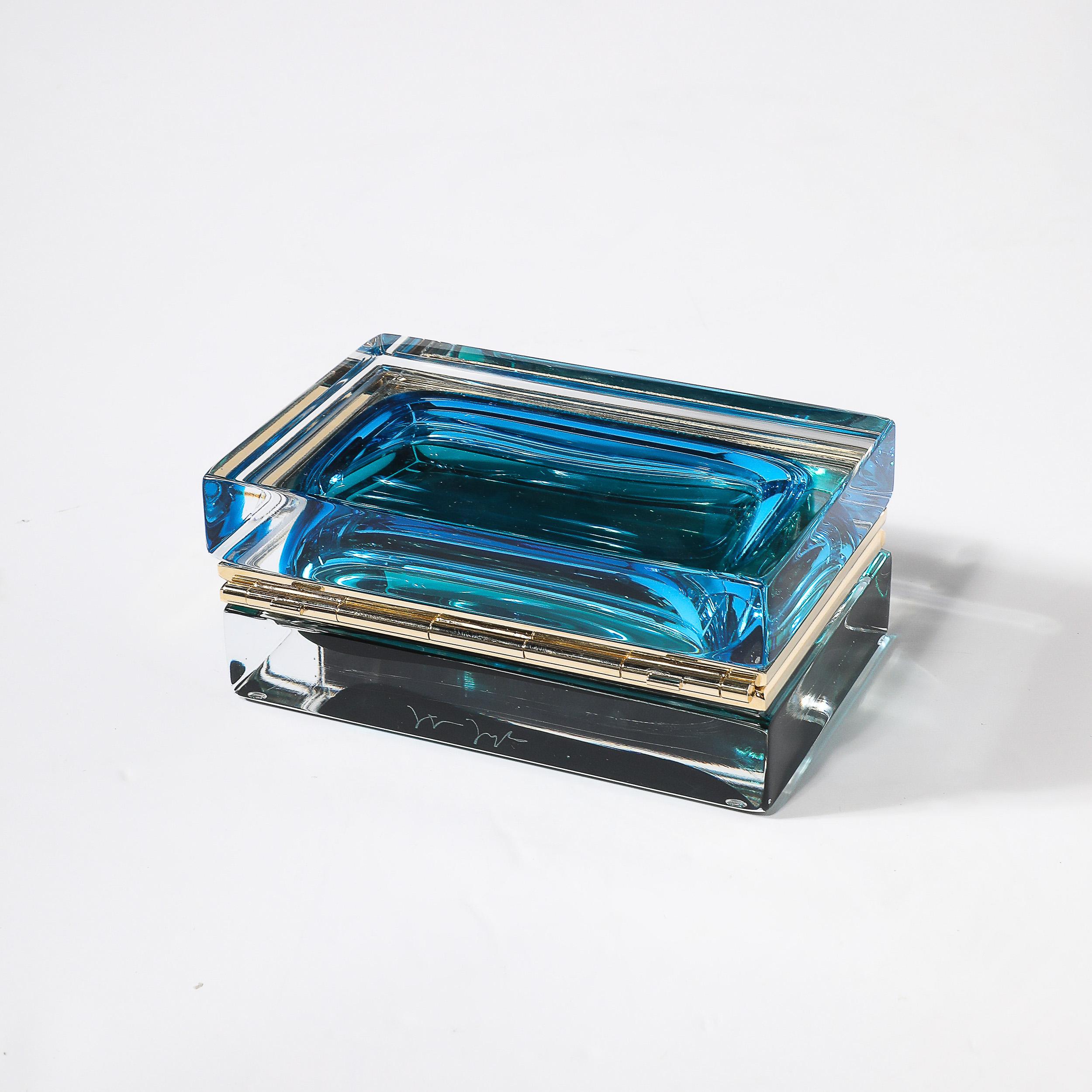 Scatola modernista in vetro di Murano soffiato a mano in Ultramarino e Ftalo con ottone lucido in vendita 1