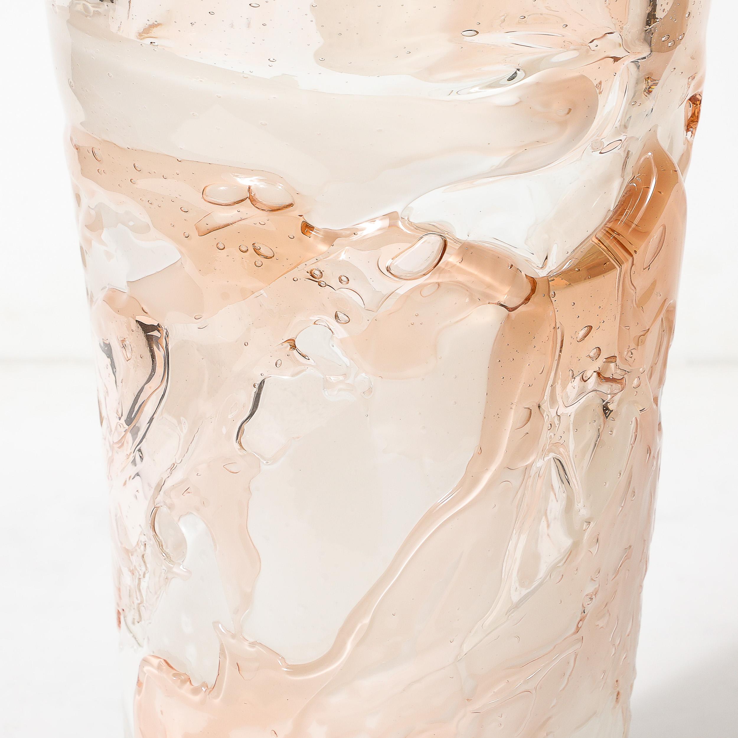Vase moderniste en verre de Murano soufflé à la main dans des teintes abstraites et texturées de blanc et d'abricot en vente 4