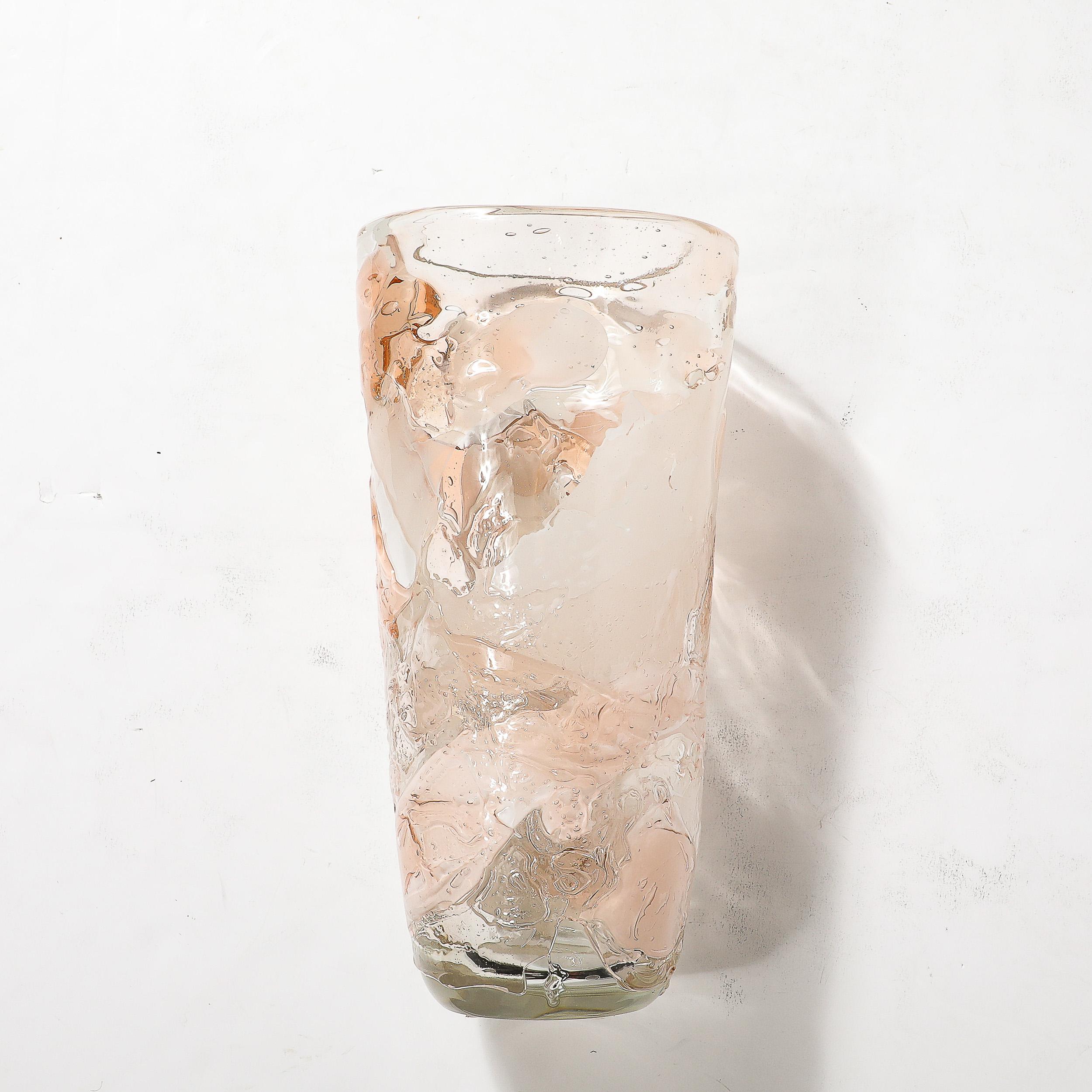 Vase moderniste en verre de Murano soufflé à la main dans des teintes abstraites et texturées de blanc et d'abricot en vente 9