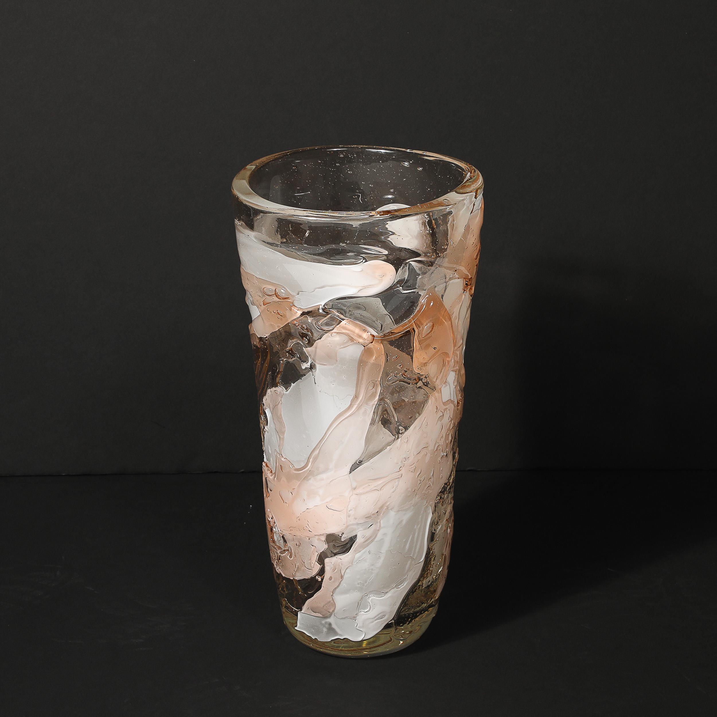 Vase moderniste en verre de Murano soufflé à la main dans des teintes abstraites et texturées de blanc et d'abricot en vente 11